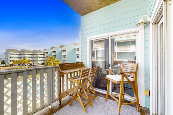 Gorgeous coastal home with plenty of space and easy beach access