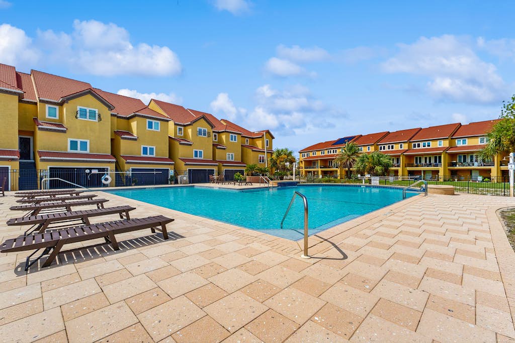 Gorgeous townhouse, plenty of space, family-friendly & close to everything