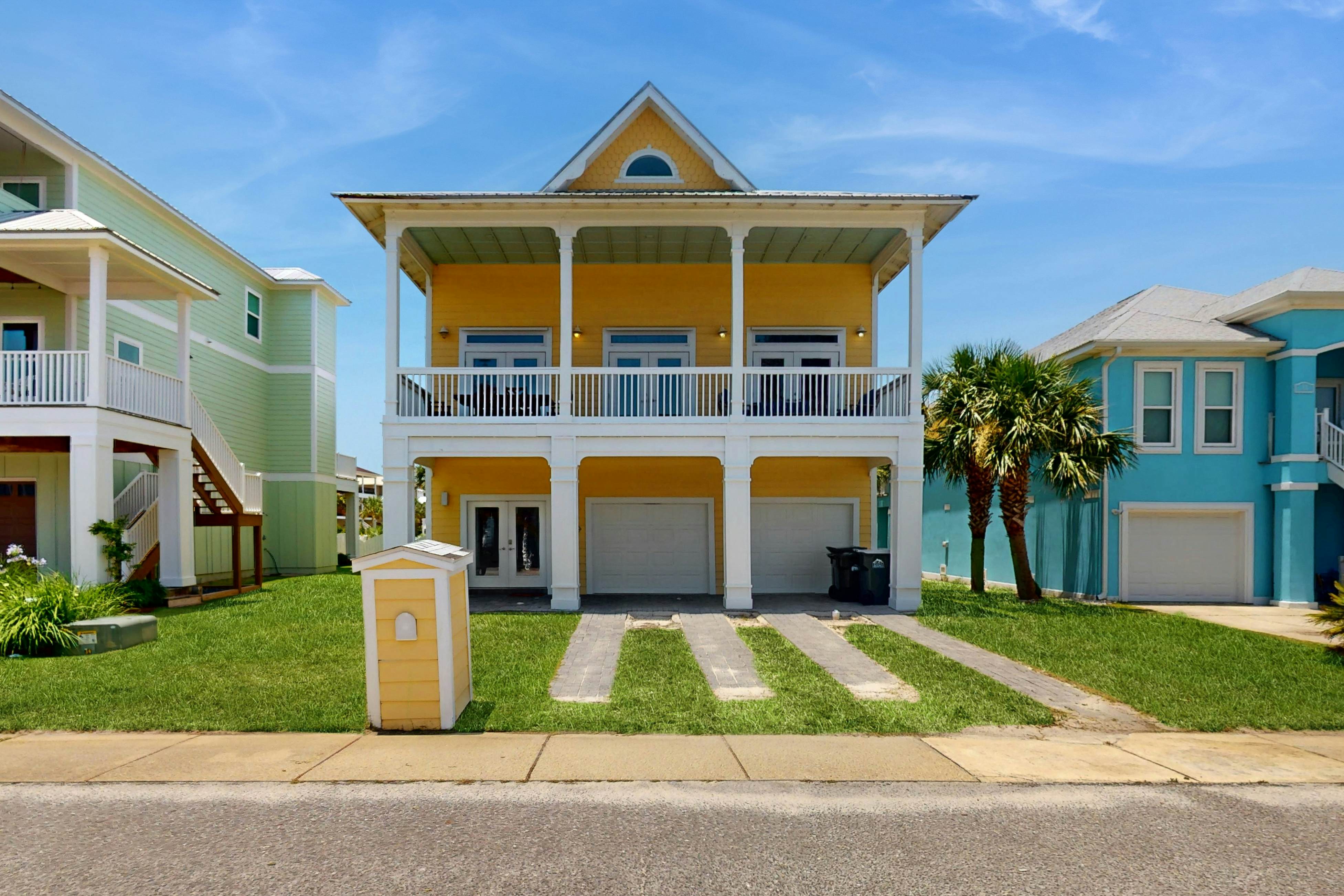 Spacious home with  shared pool, large kitchen and close to beach