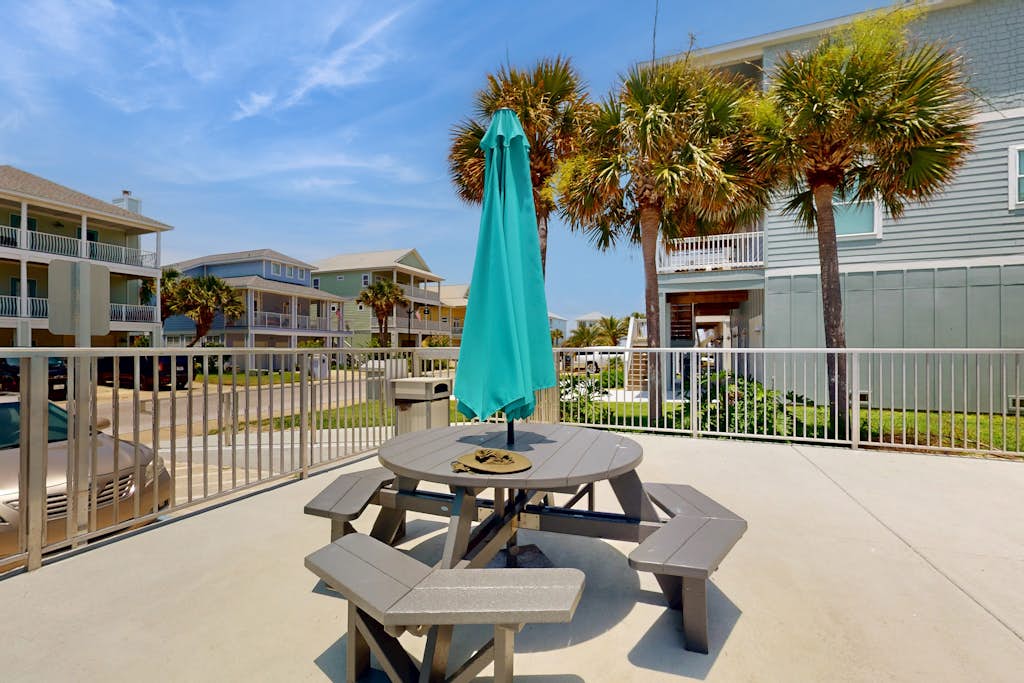 Spacious home with  shared pool, large kitchen and close to beach