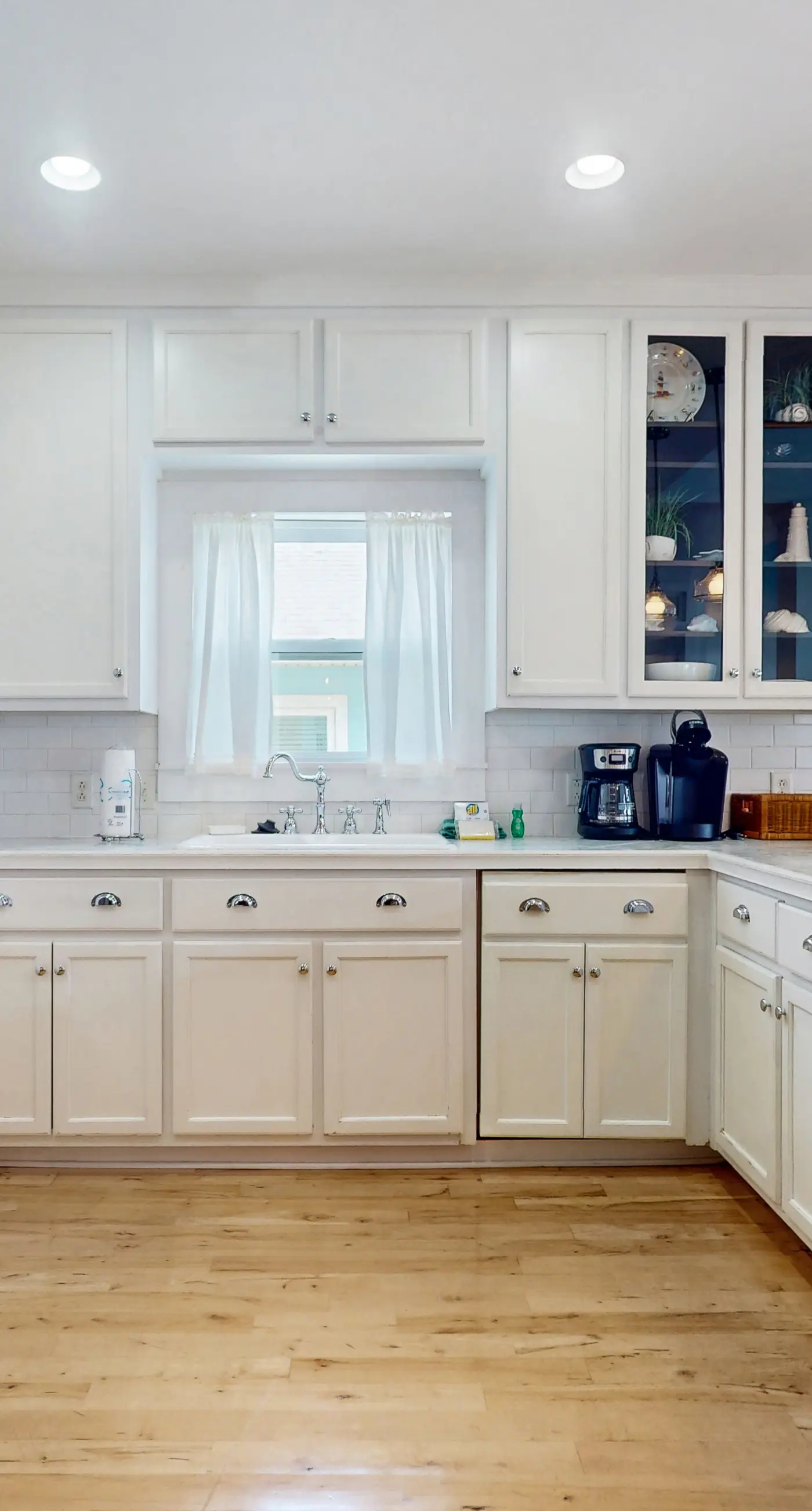 Spacious home with  shared pool, large kitchen and close to beach