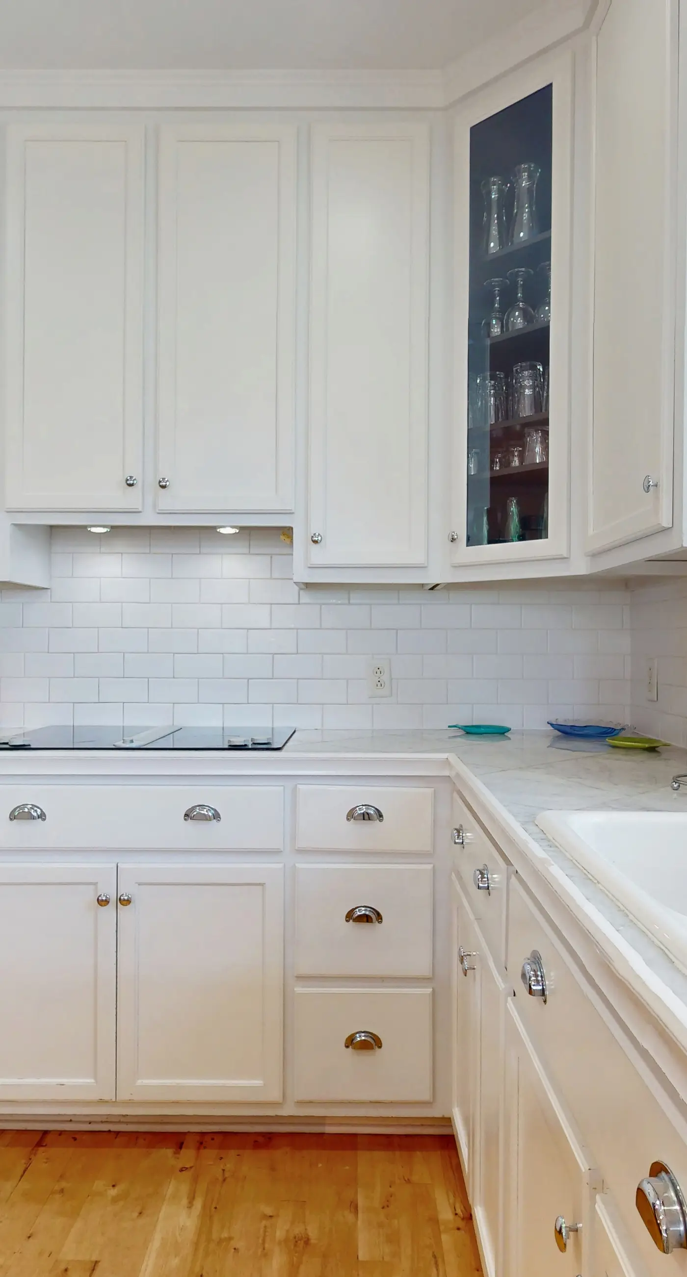 Spacious home with  shared pool, large kitchen and close to beach