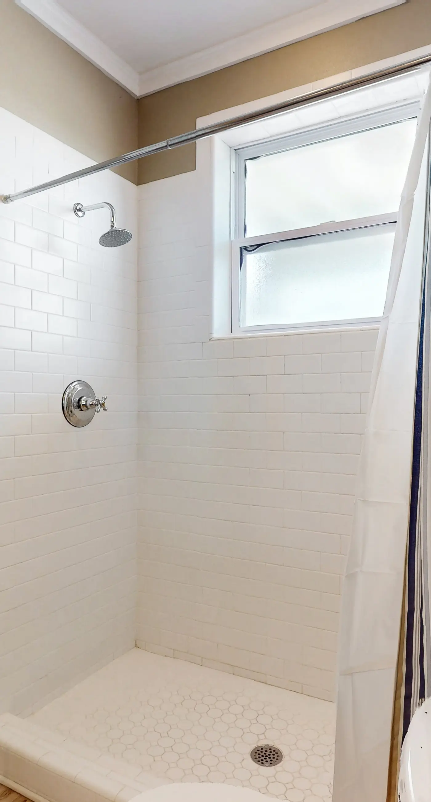 Spacious home with  shared pool, large kitchen and close to beach