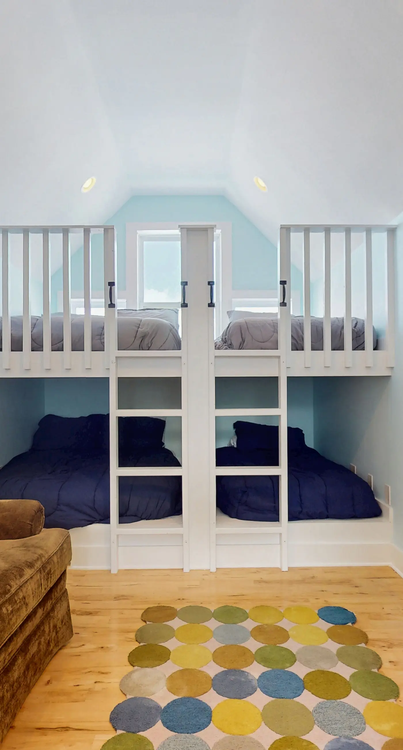 Spacious home with  shared pool, large kitchen and close to beach