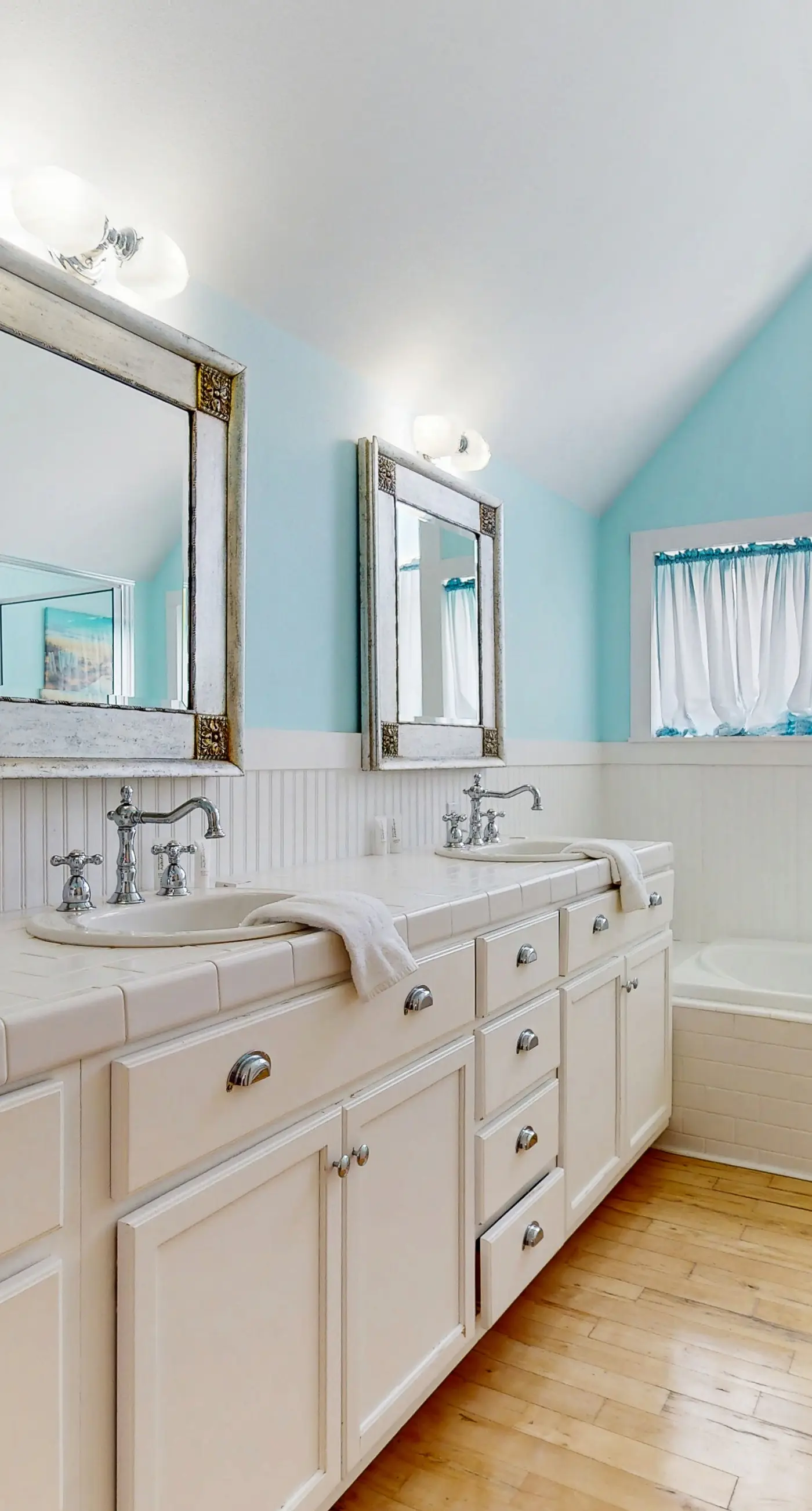 Spacious home with  shared pool, large kitchen and close to beach