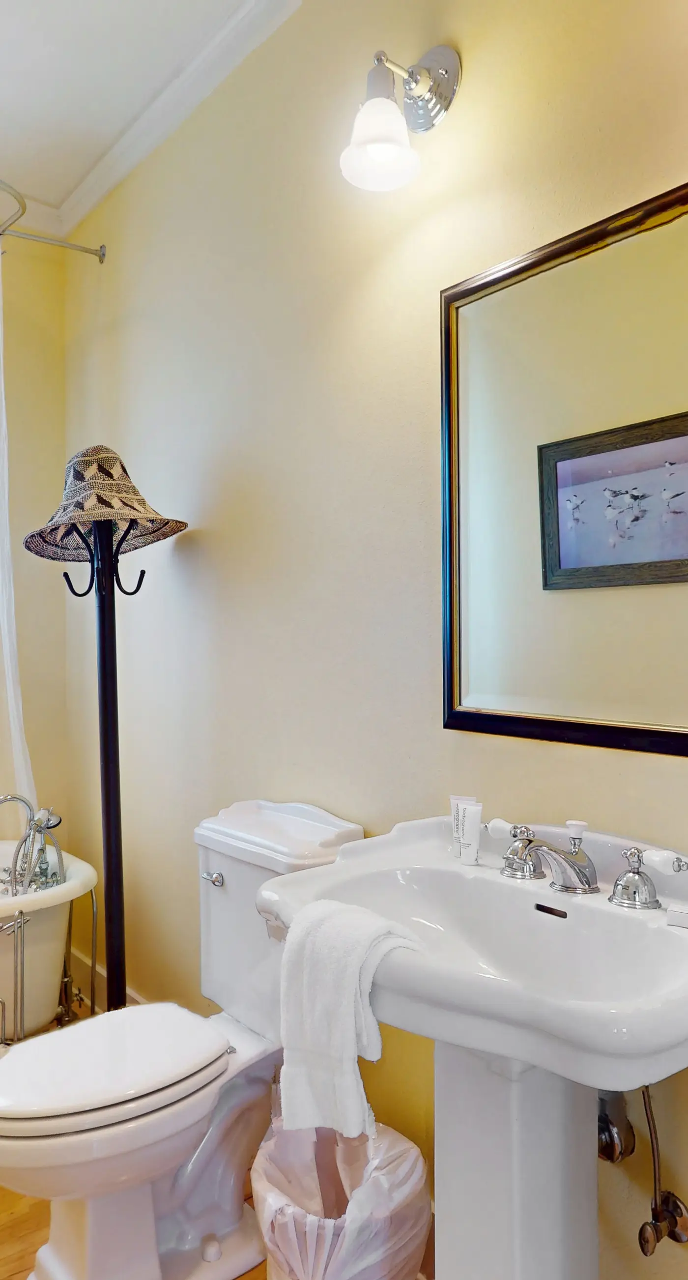 Spacious home with  shared pool, large kitchen and close to beach