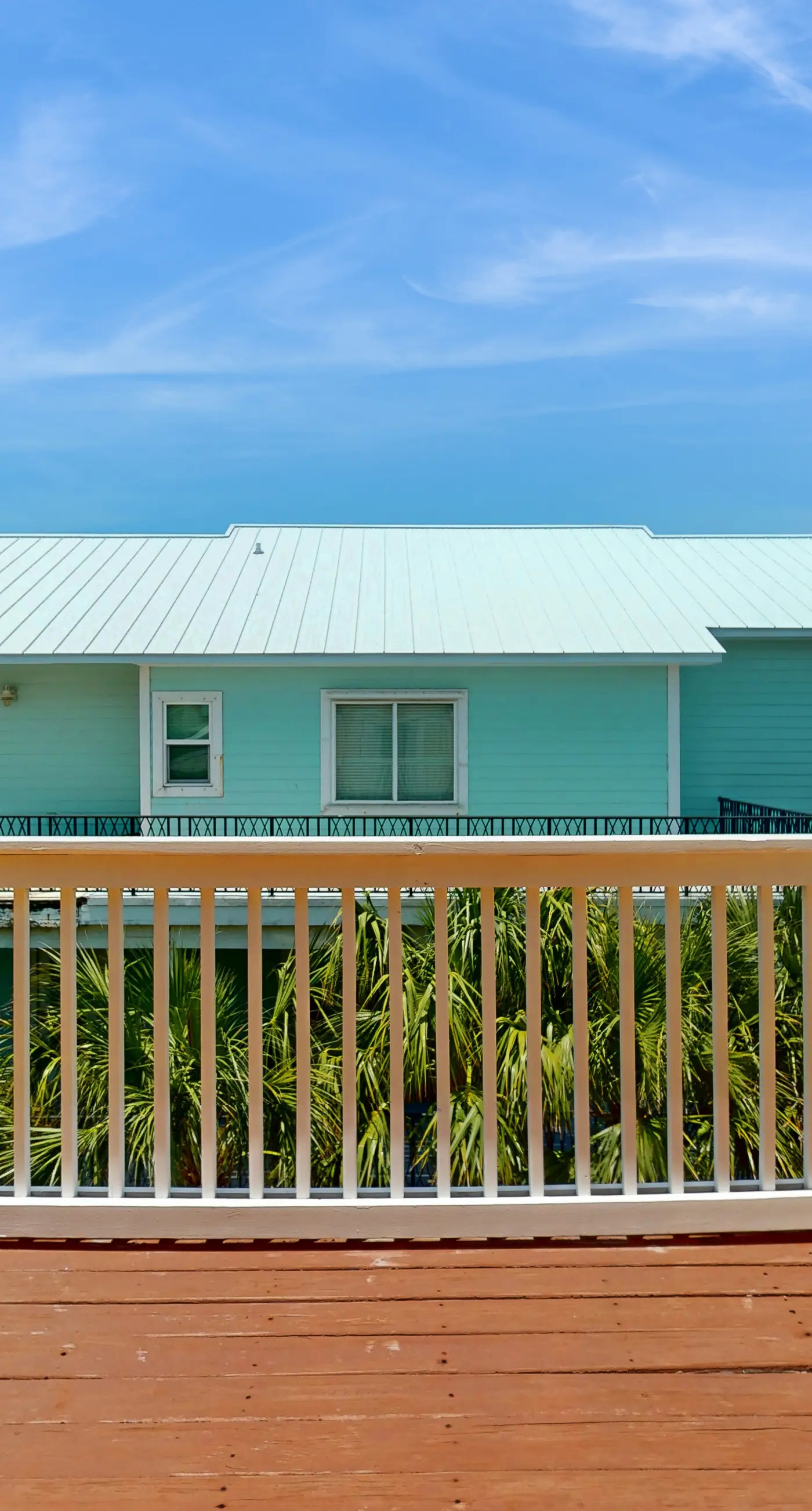 Spacious home with  shared pool, large kitchen and close to beach