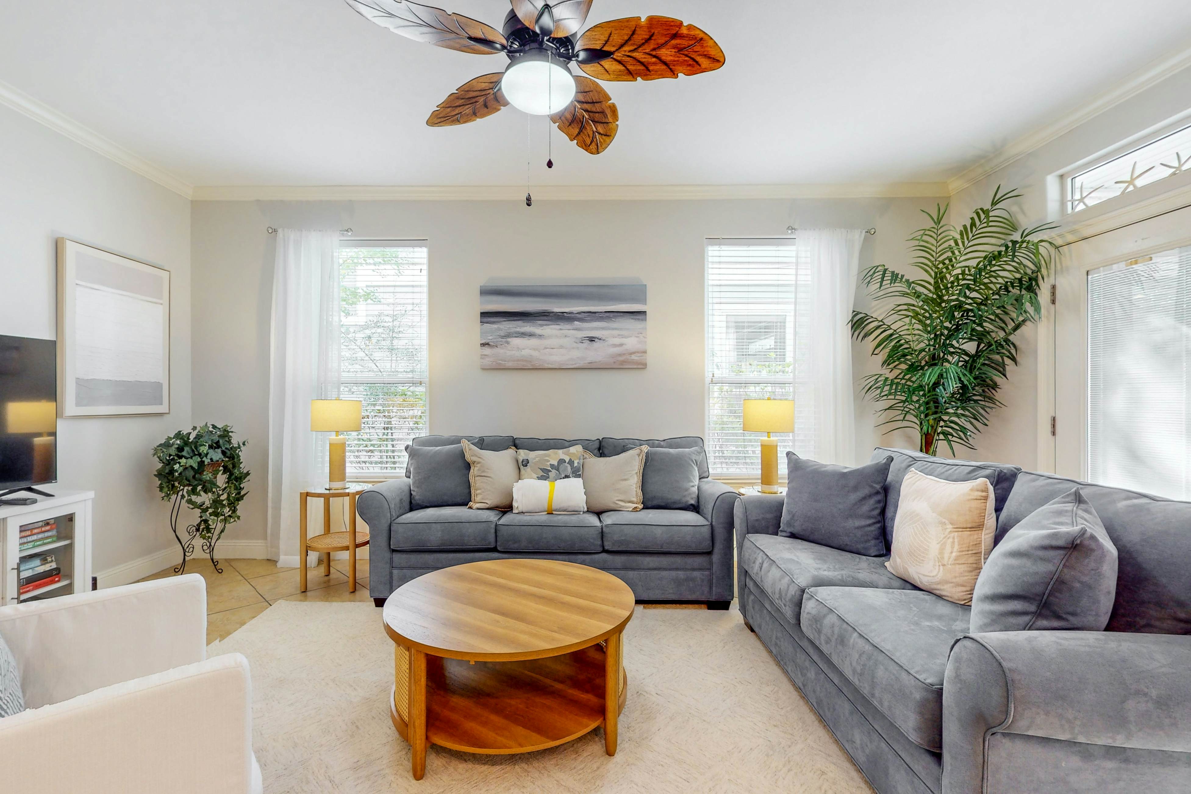 Large, Open Home, Shared Pool, Bike or Walk to the Gulf