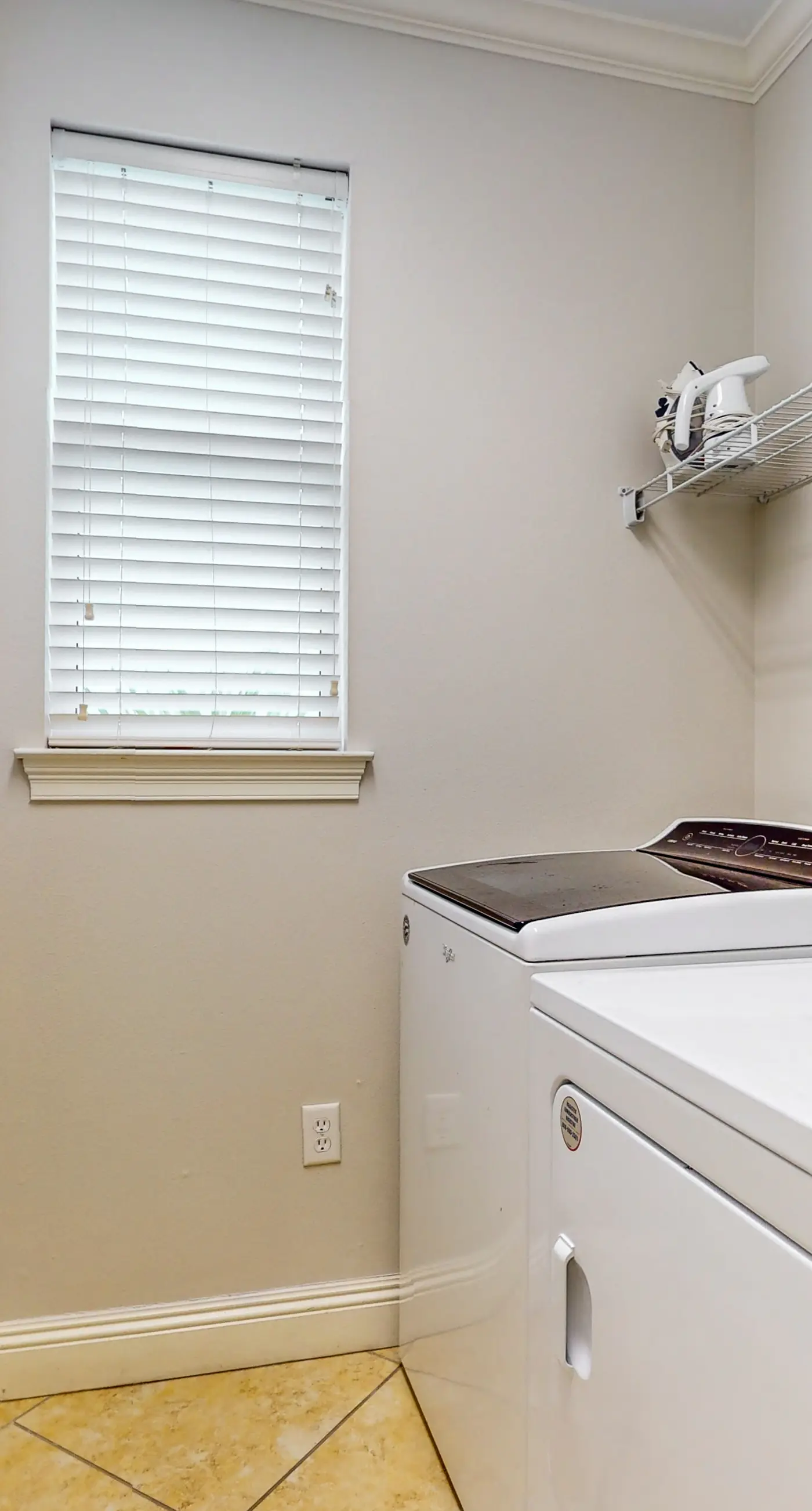 Large, Open Home, Shared Pool, Bike or Walk to the Gulf