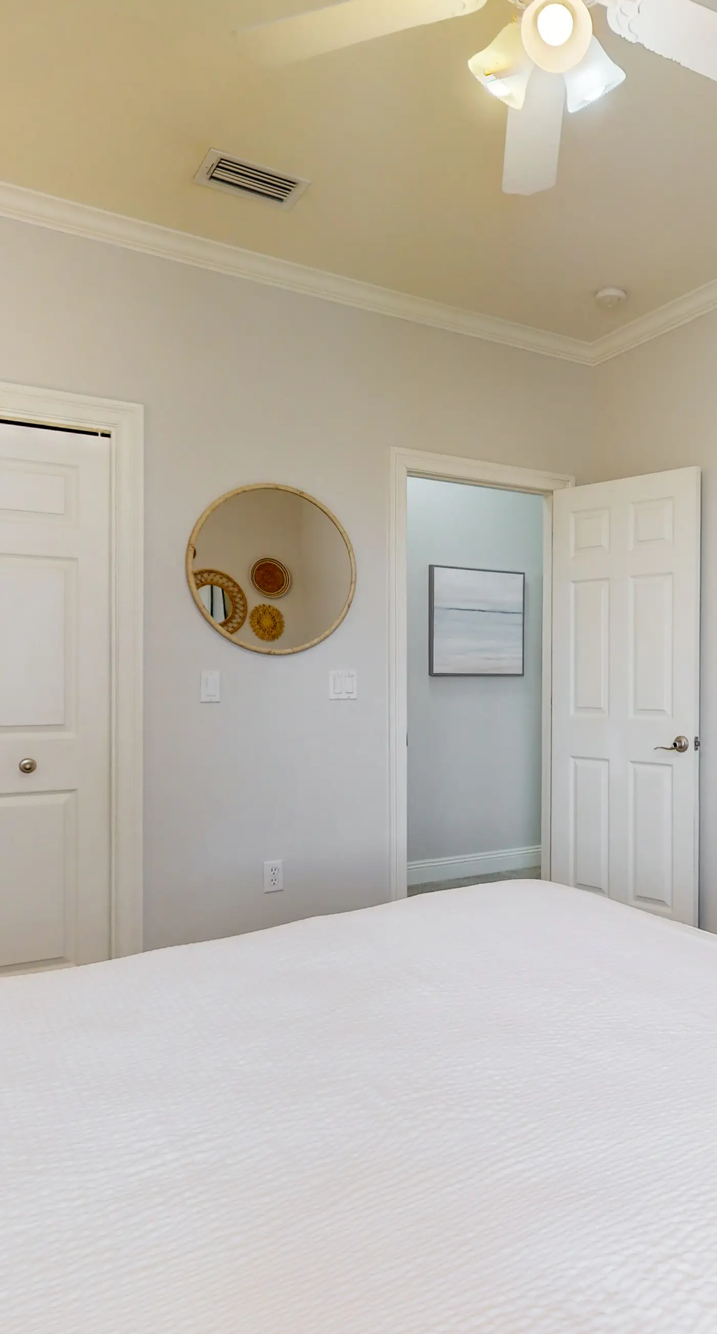 Large, Open Home, Shared Pool, Bike or Walk to the Gulf