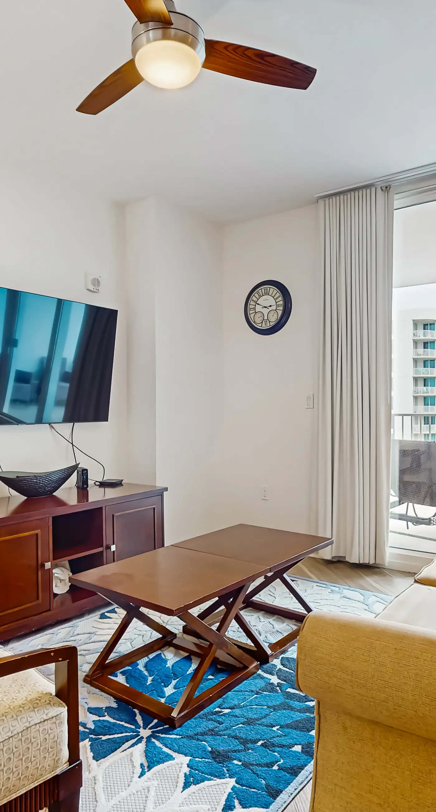 Gulf view condo with WiFi, washer/dryer, balcony, pools, & hot tub