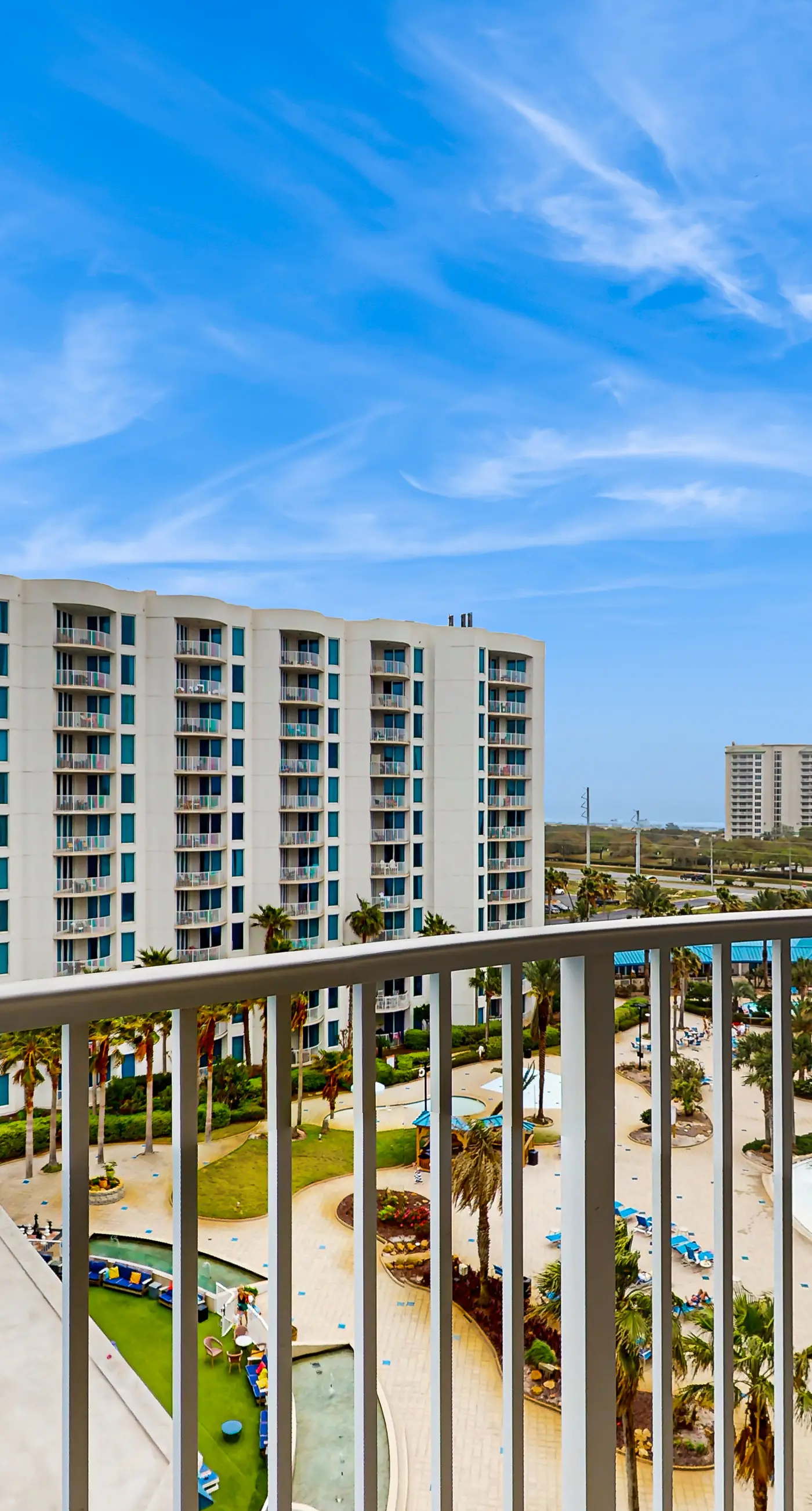 Gulf view condo with WiFi, washer/dryer, balcony, pools, & hot tub