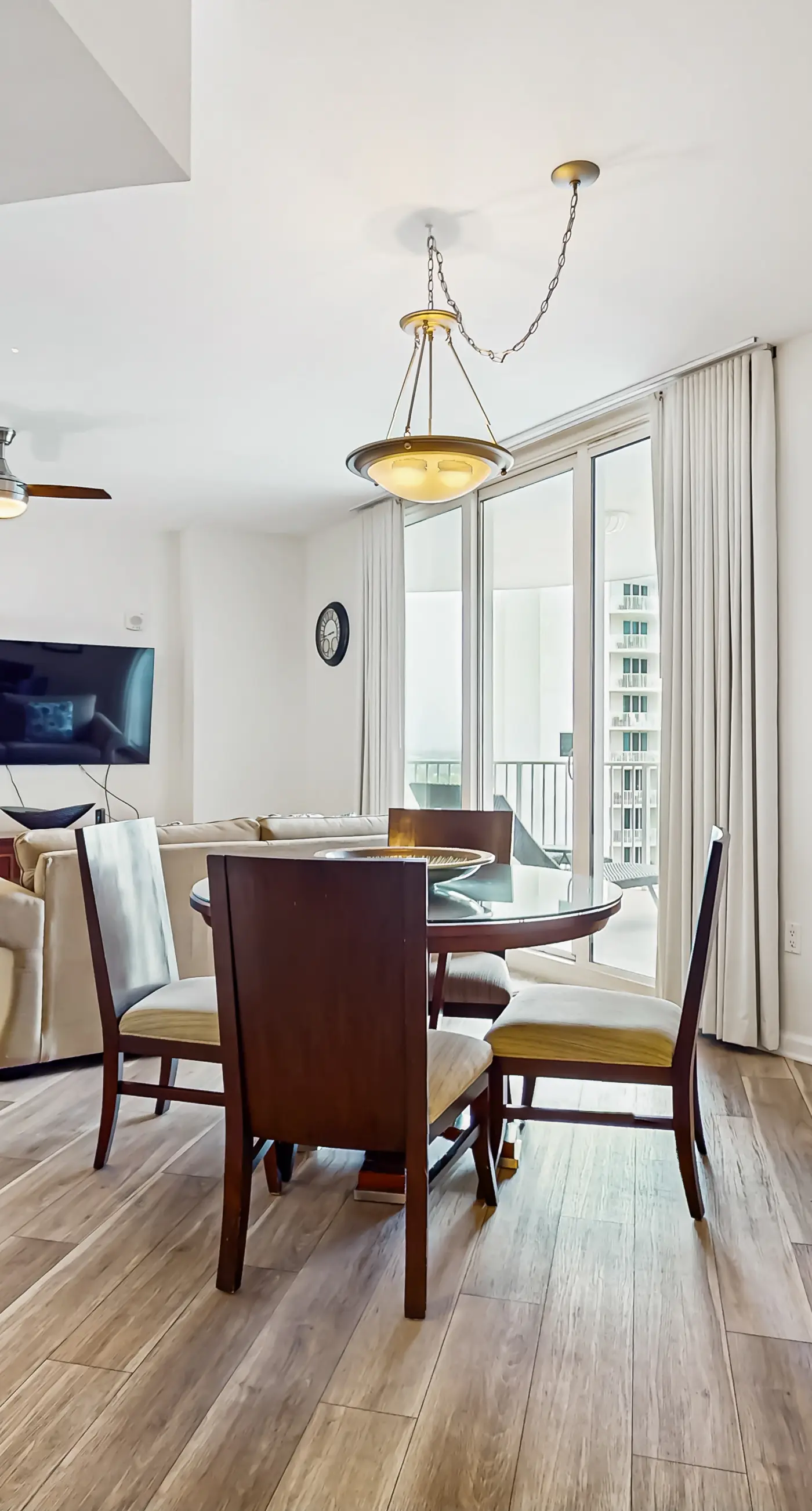 Gulf view condo with WiFi, washer/dryer, balcony, pools, & hot tub