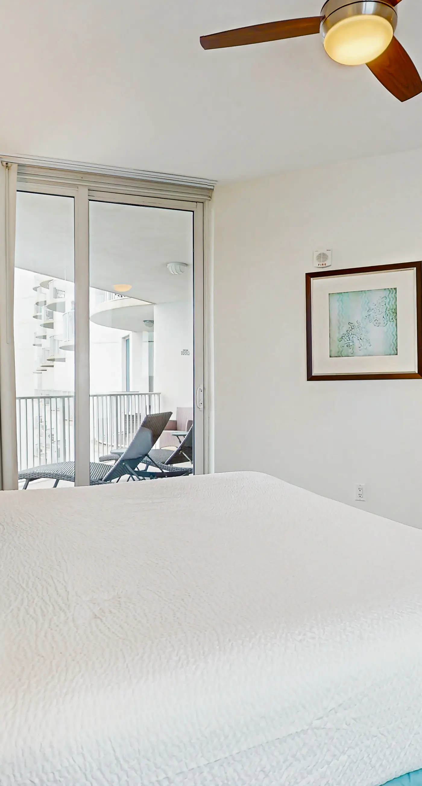 Gulf view condo with WiFi, washer/dryer, balcony, pools, & hot tub