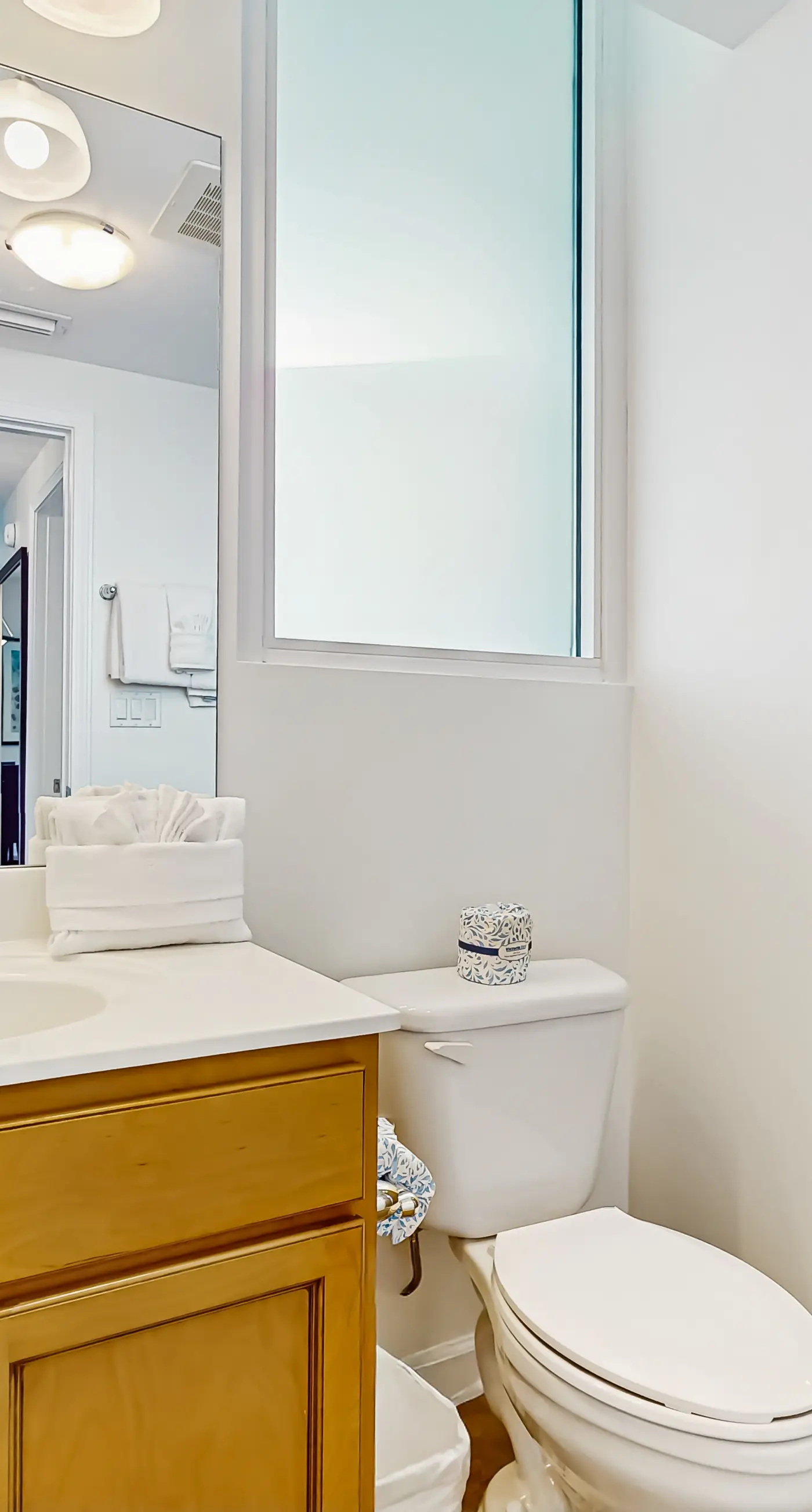 Gulf view condo with WiFi, washer/dryer, balcony, pools, & hot tub