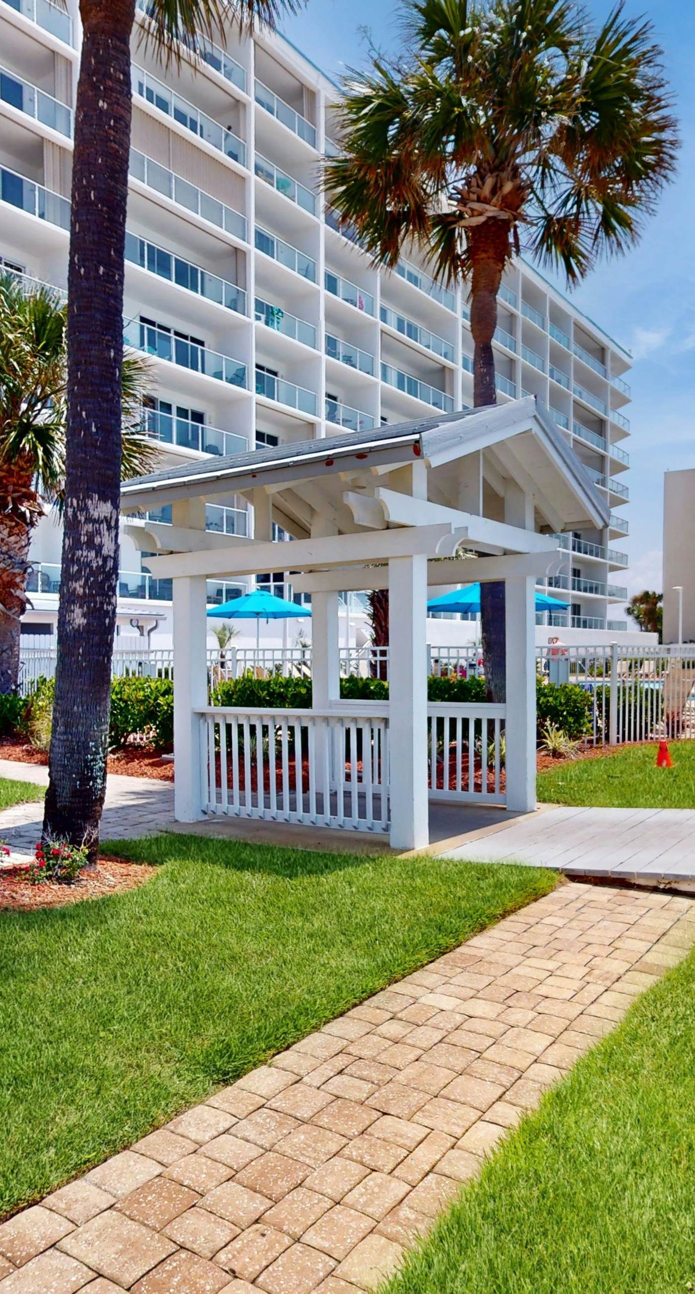 Stunning, waterfront home with Gulf views, pool & fitness room access