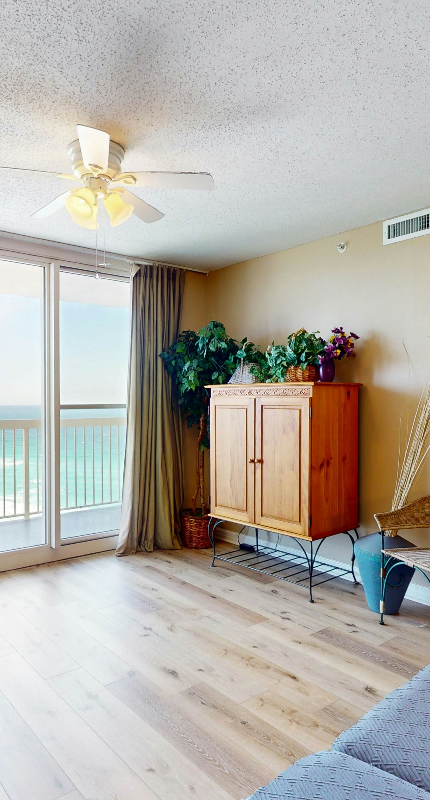 Gulf condo with fitness room, pool & hot tub