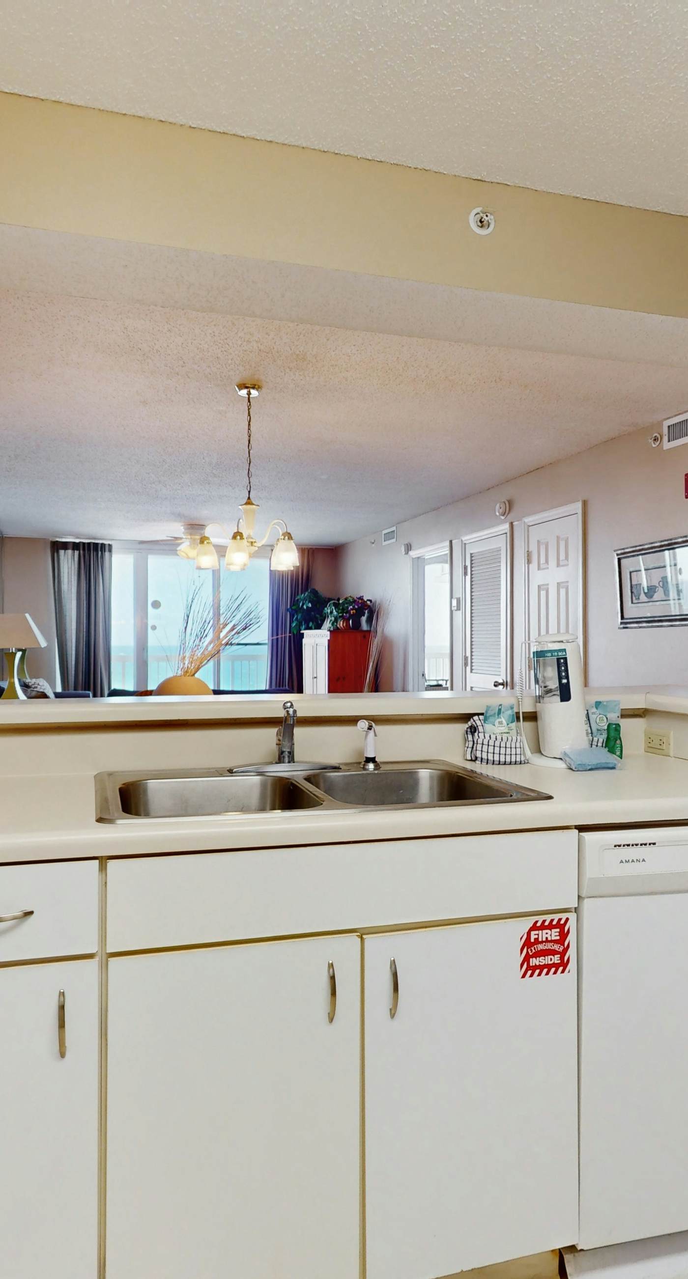 Gulf condo with fitness room, pool & hot tub