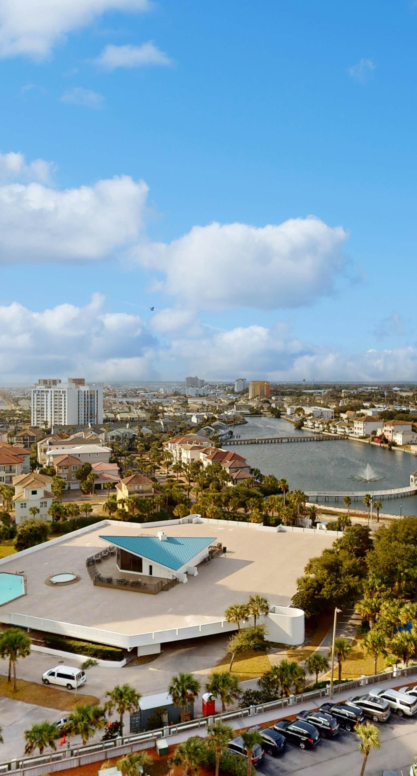 Gulf condo with fitness room, pool & hot tub
