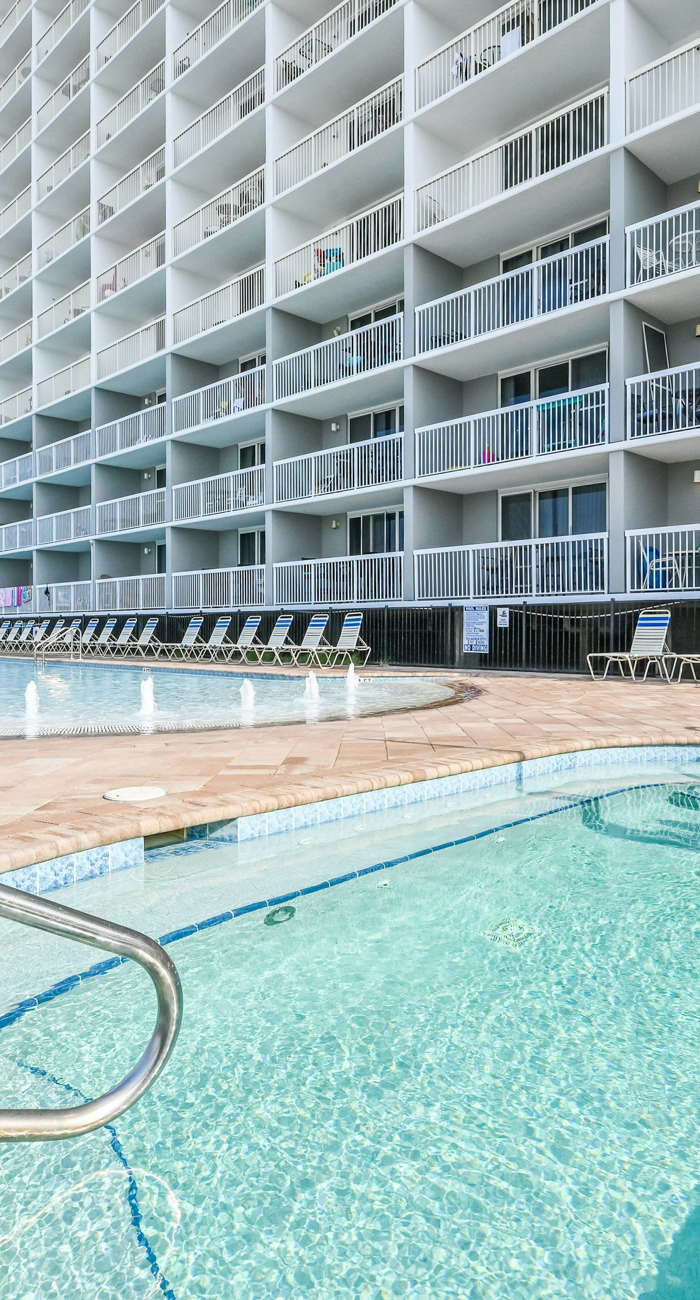 Gulf condo with fitness room, pool & hot tub