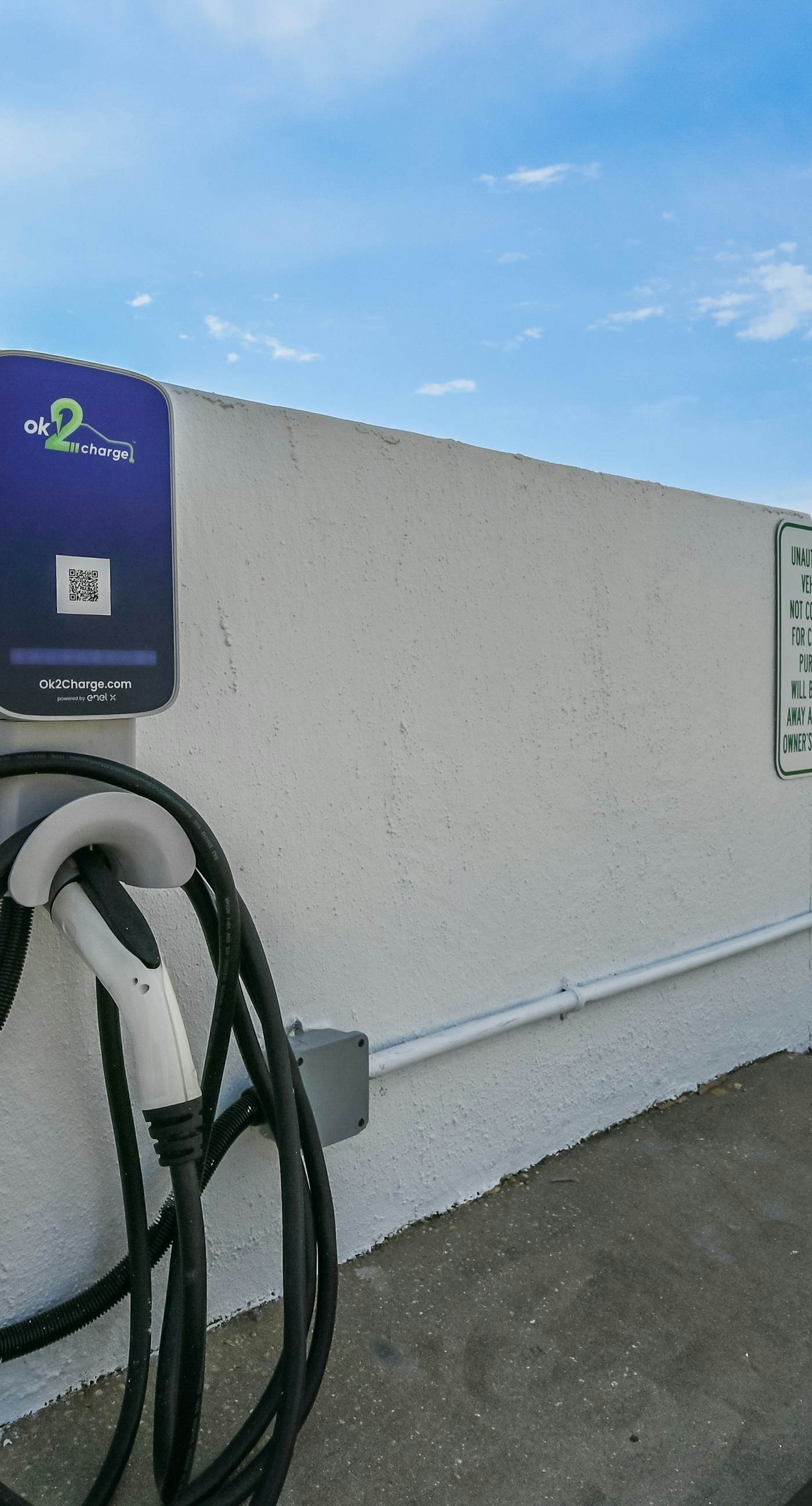 Gulf condo with fitness room, pool & hot tub