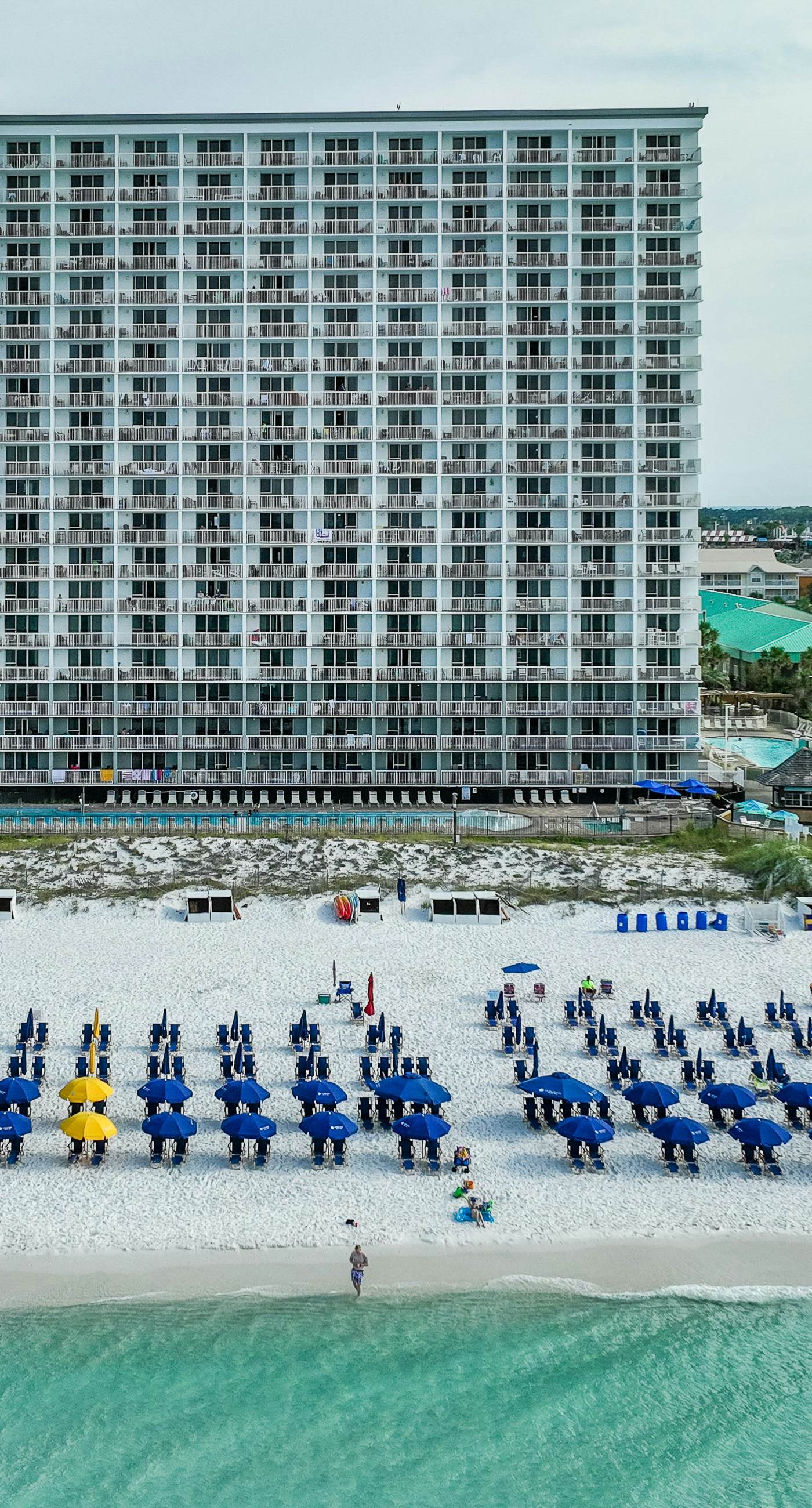 Gulf condo with fitness room, pool & hot tub