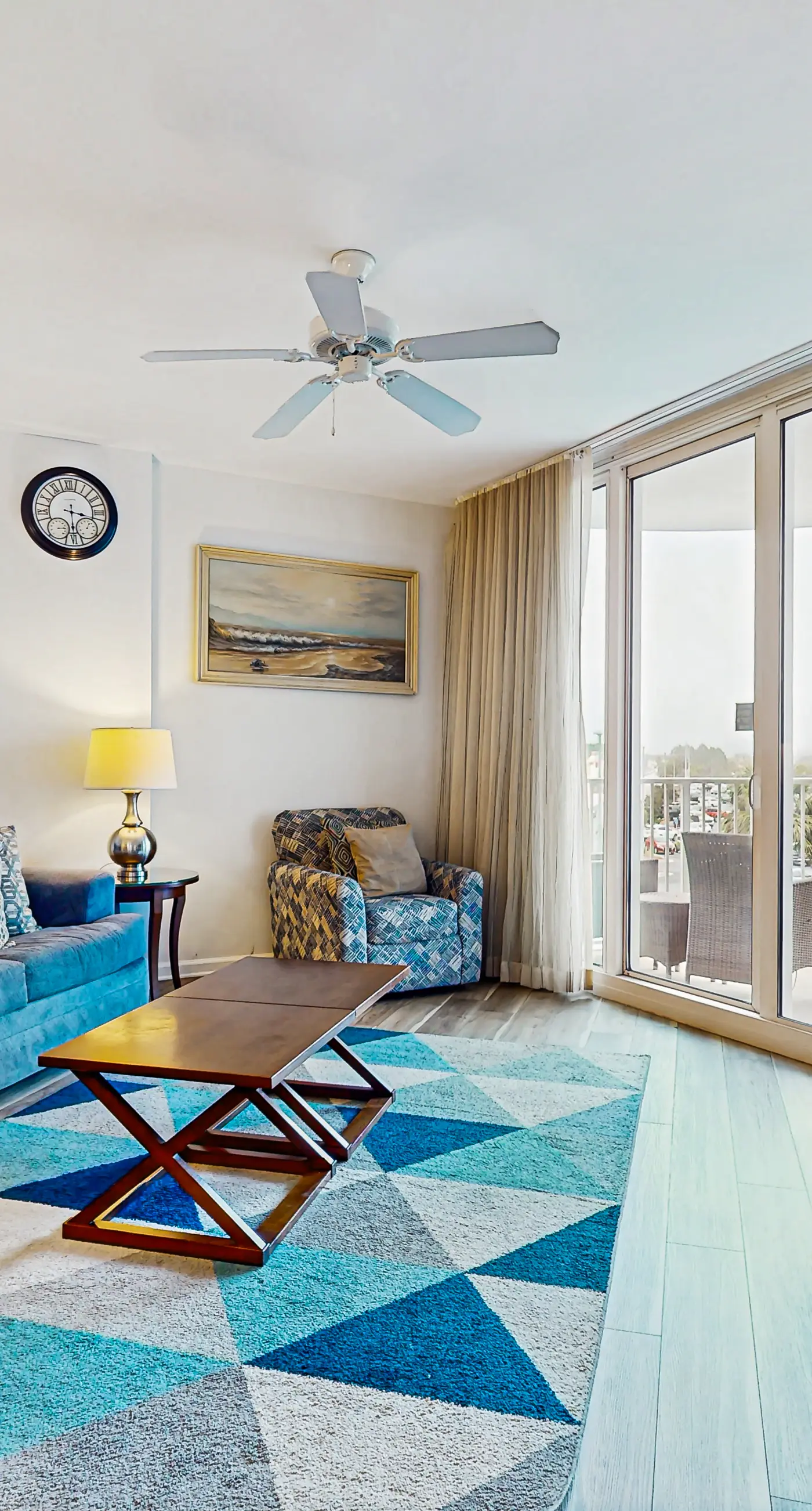 Gorgeous coastal condo with balcony & resort pools - close to beach