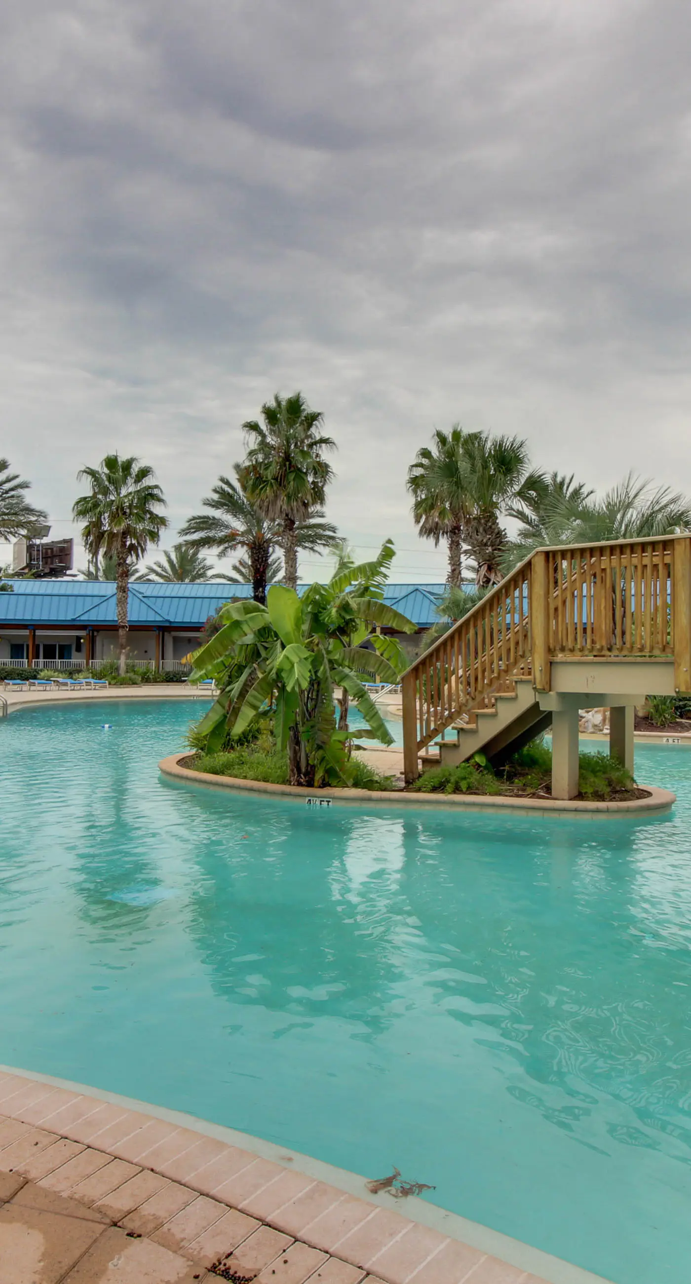 Gorgeous coastal condo with balcony & resort pools - close to beach