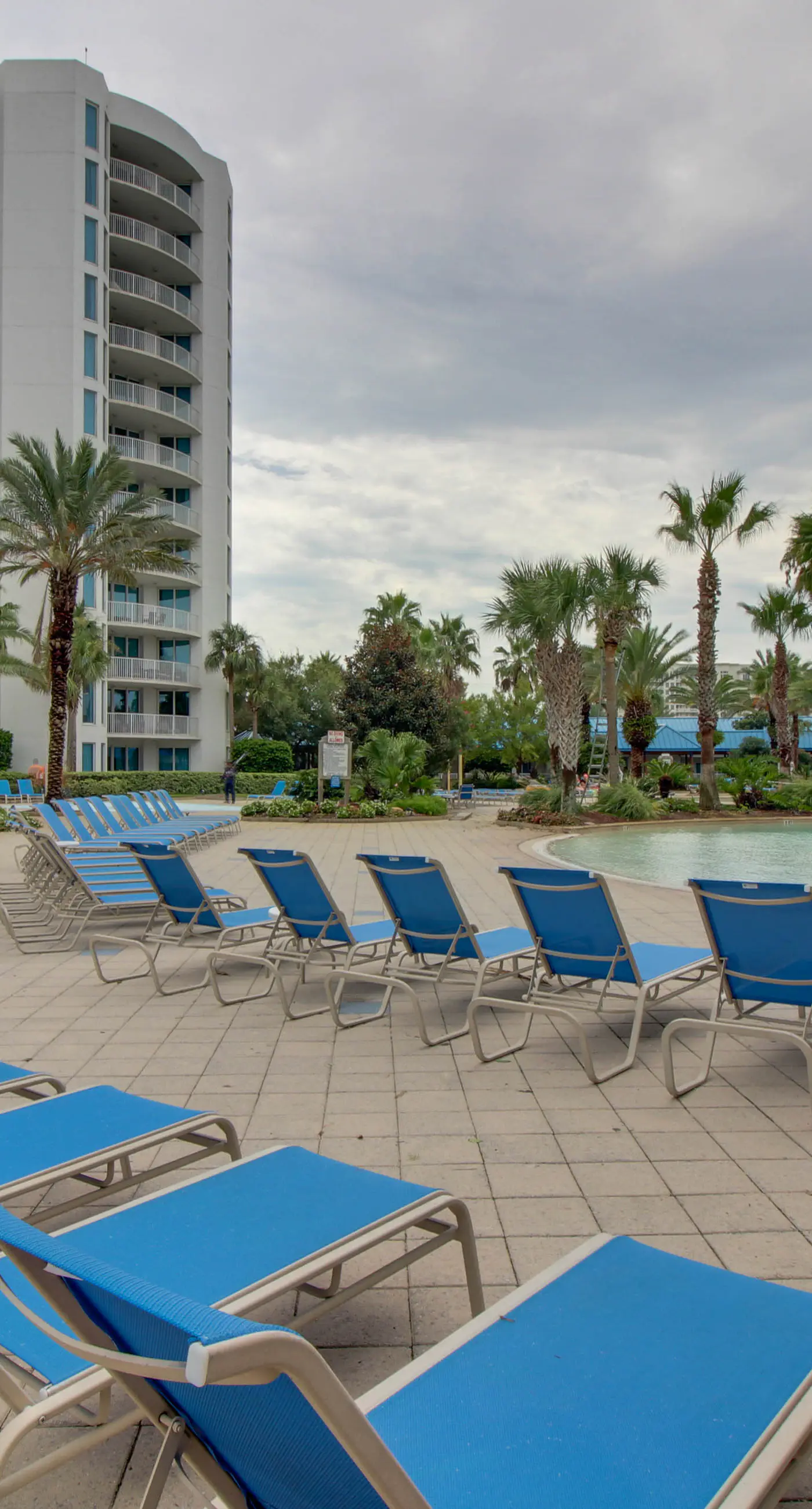 Gorgeous coastal condo with balcony & resort pools - close to beach