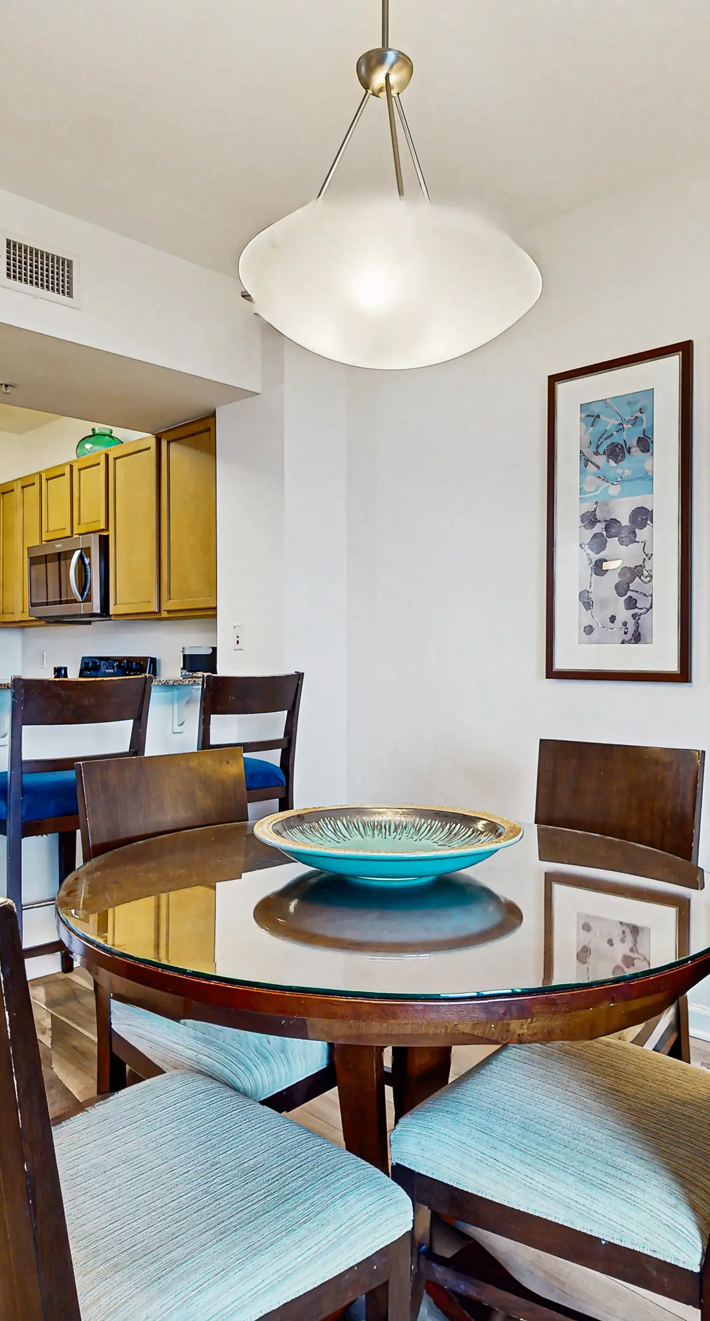 Gorgeous coastal condo with balcony & resort pools - close to beach