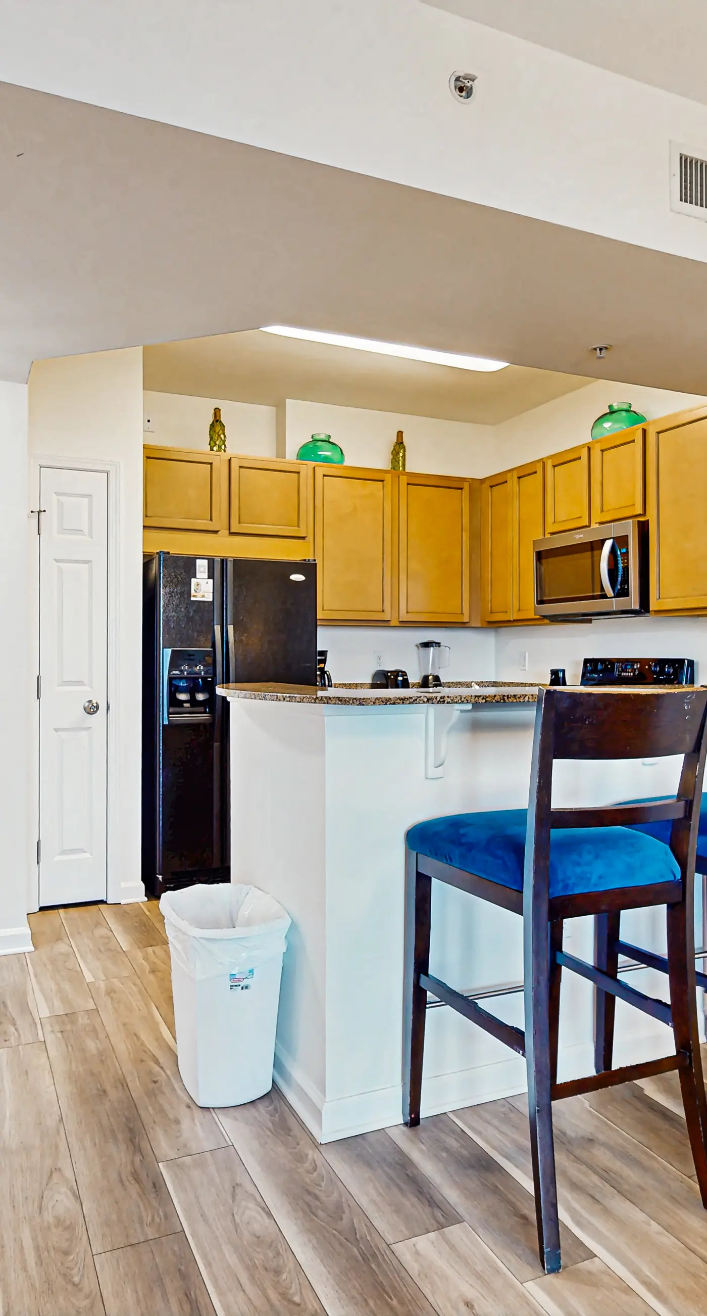 Gorgeous coastal condo with balcony & resort pools - close to beach