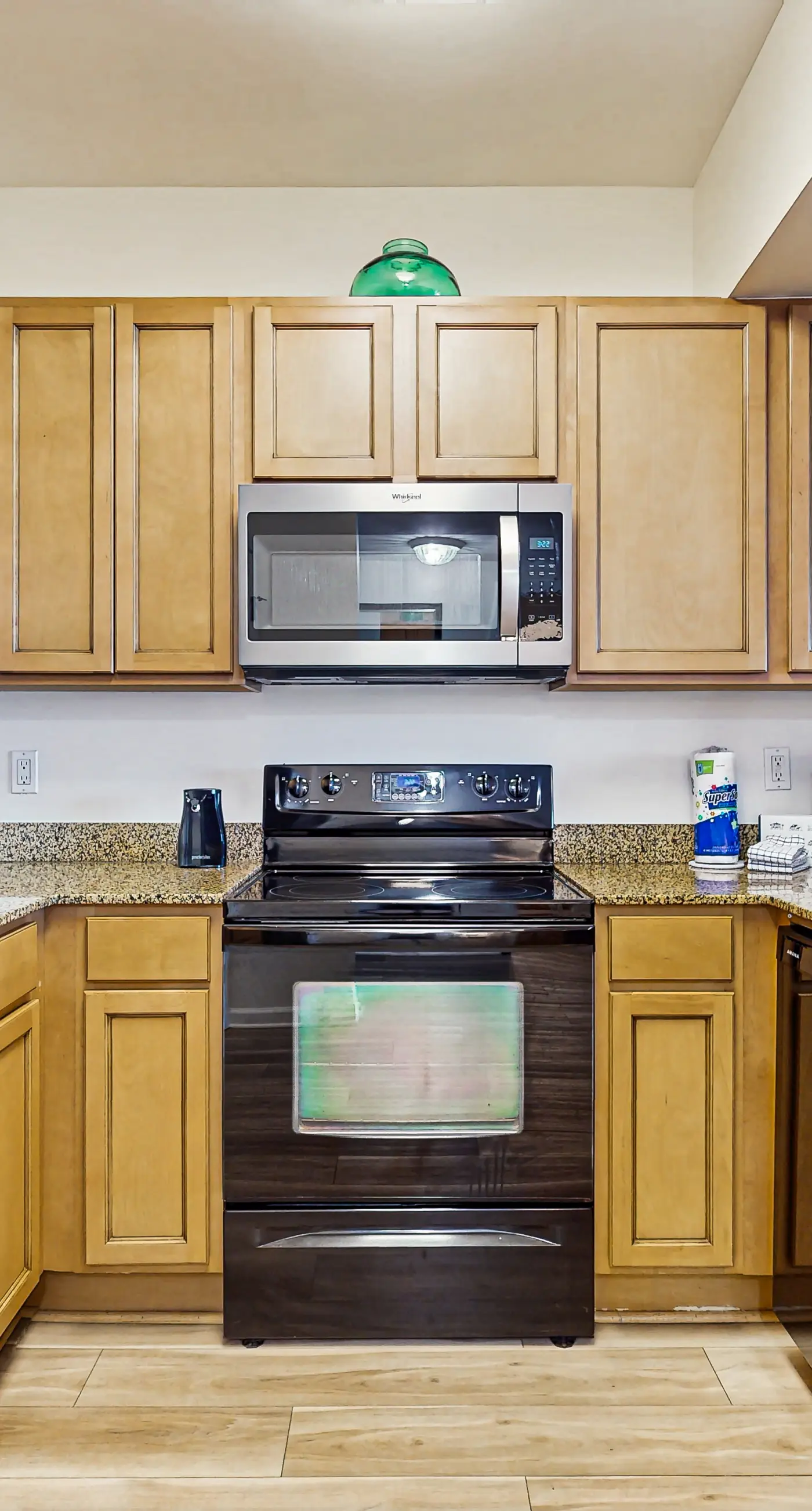 Gorgeous coastal condo with balcony & resort pools - close to beach