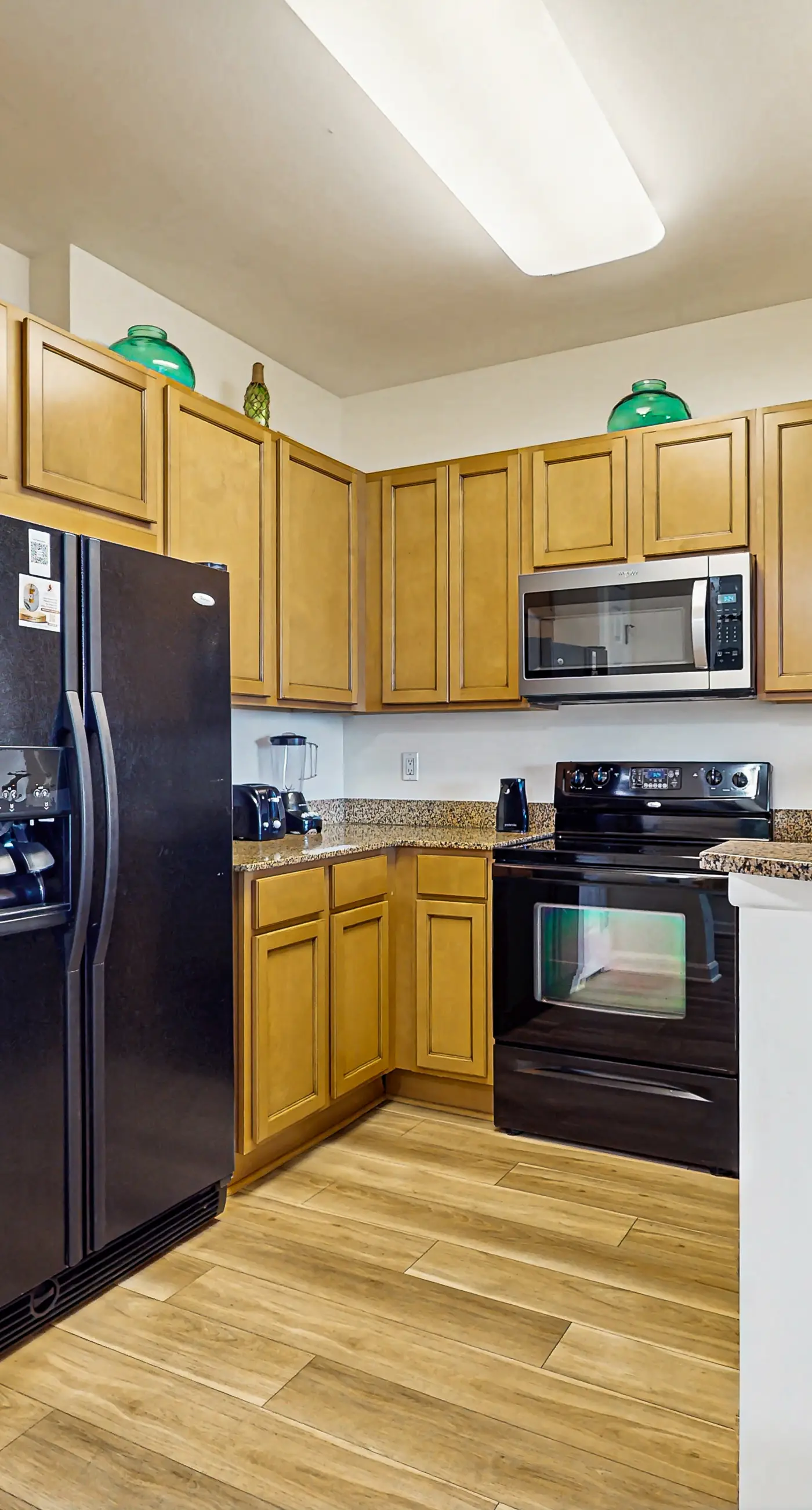 Gorgeous coastal condo with balcony & resort pools - close to beach