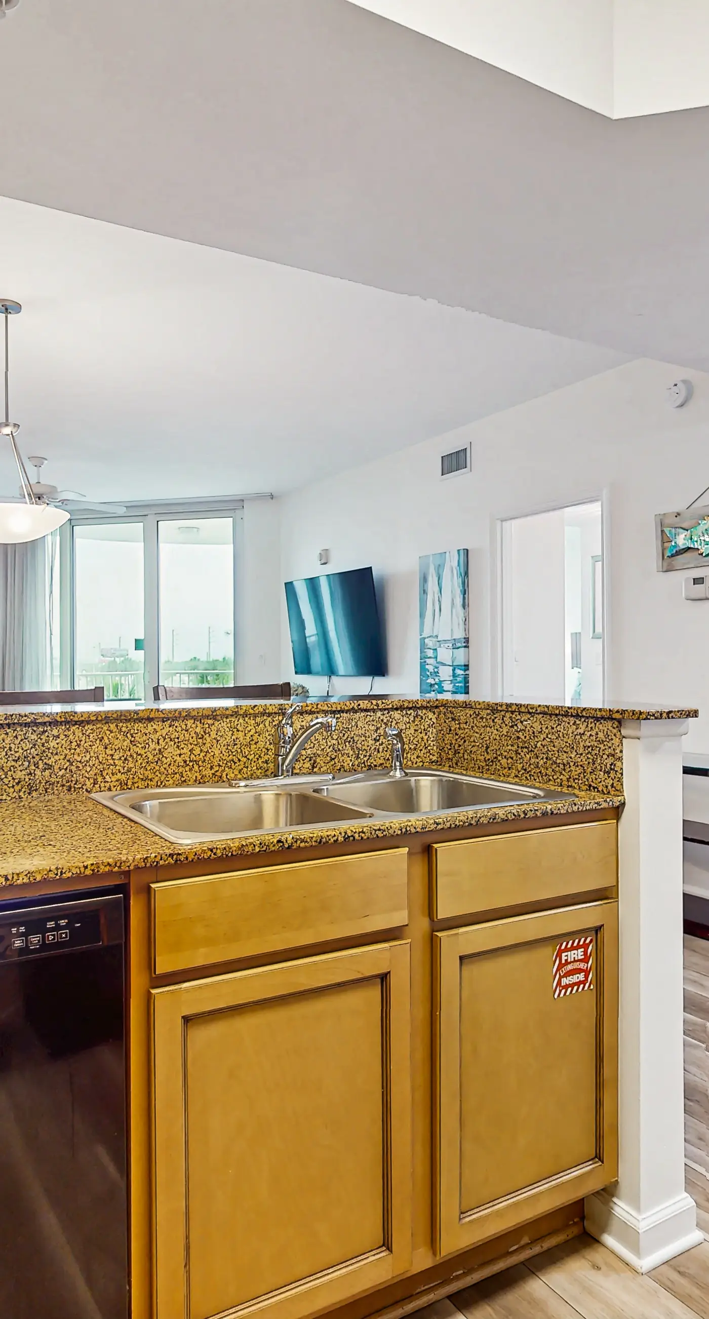 Gorgeous coastal condo with balcony & resort pools - close to beach