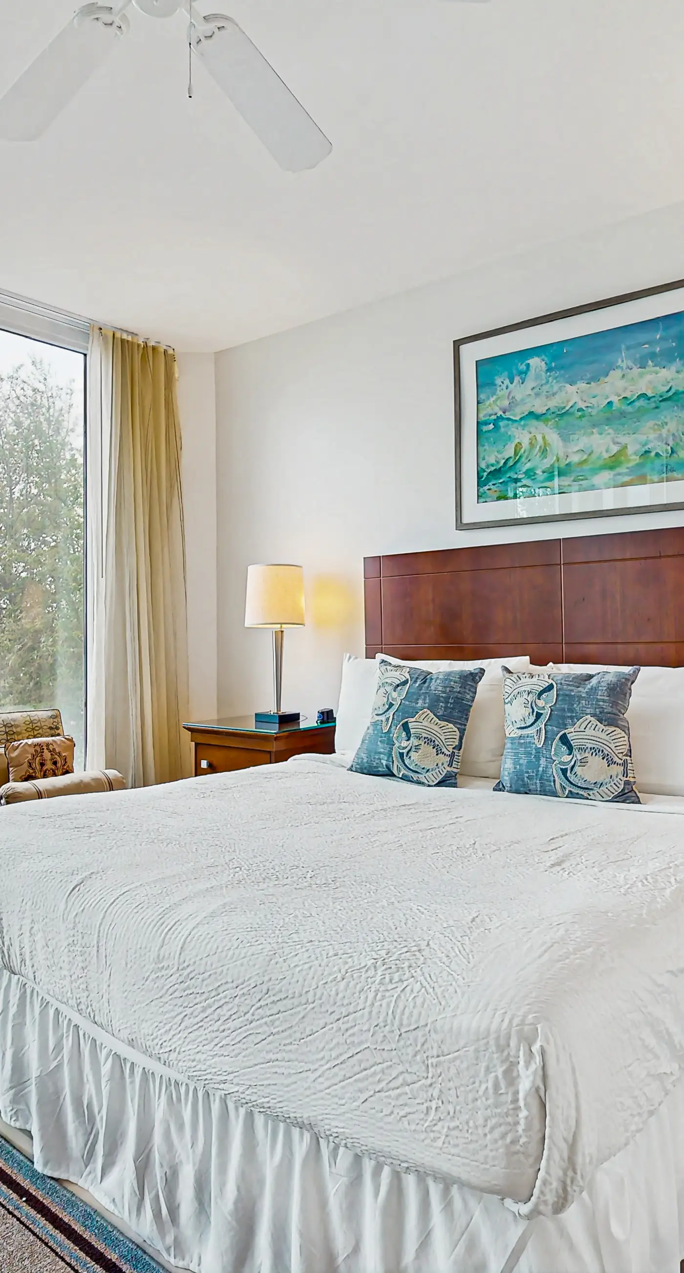 Gorgeous coastal condo with balcony & resort pools - close to beach