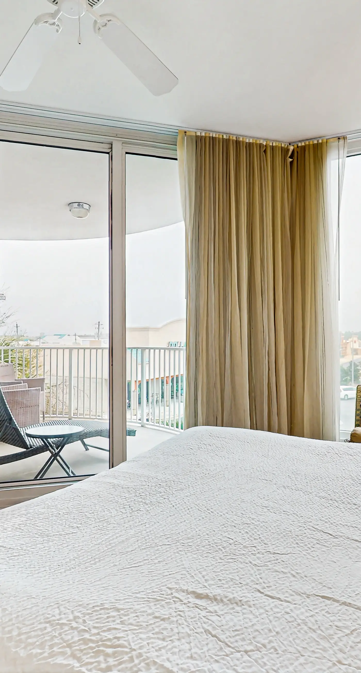 Gorgeous coastal condo with balcony & resort pools - close to beach