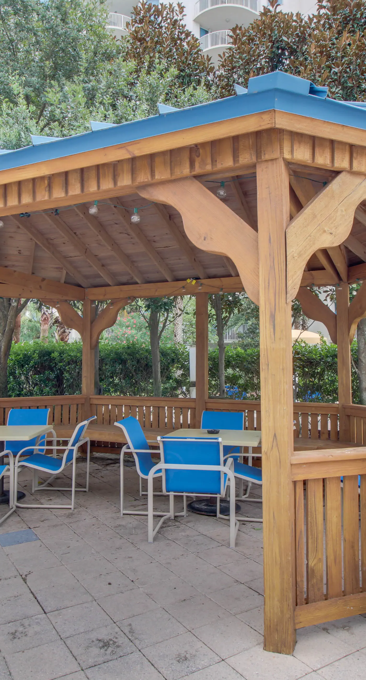 Gorgeous coastal condo with balcony & resort pools - close to beach