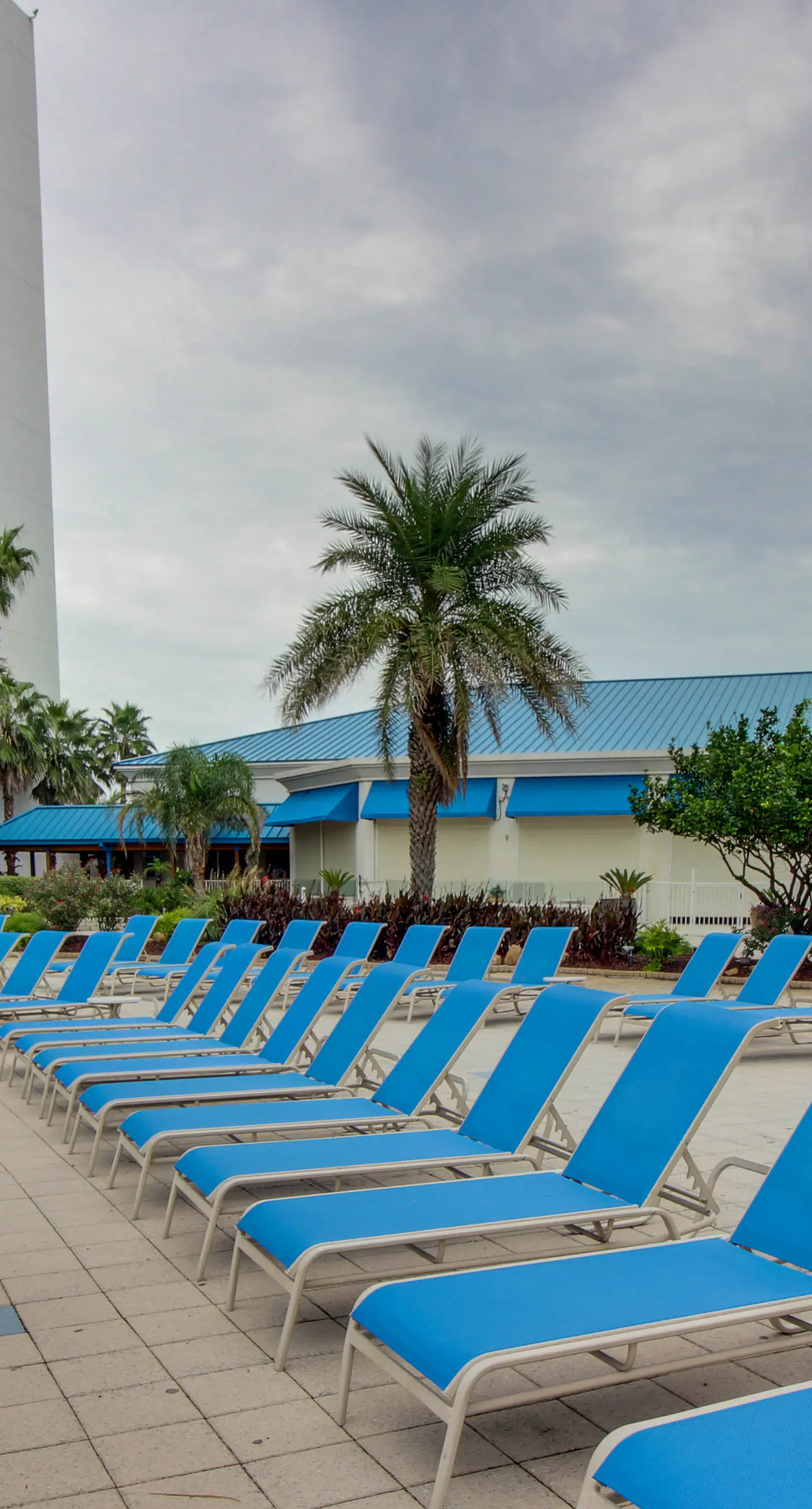 Gorgeous coastal condo with balcony & resort pools - close to beach