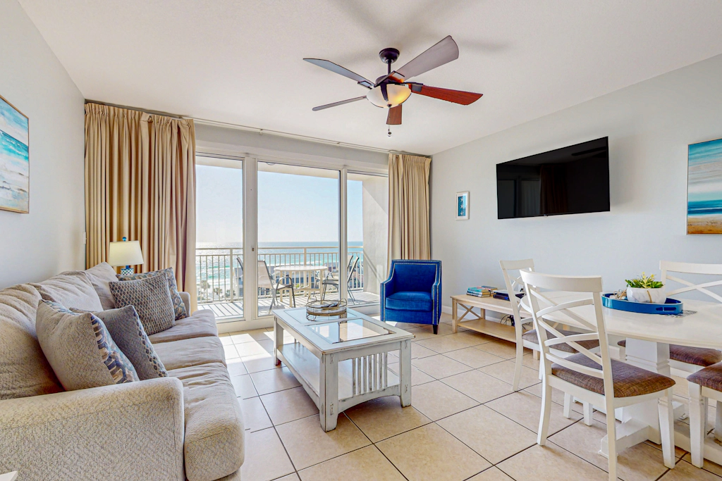 Bright, Gulf view condo w/ balcony & shared lagoon pool/gym - steps to beach