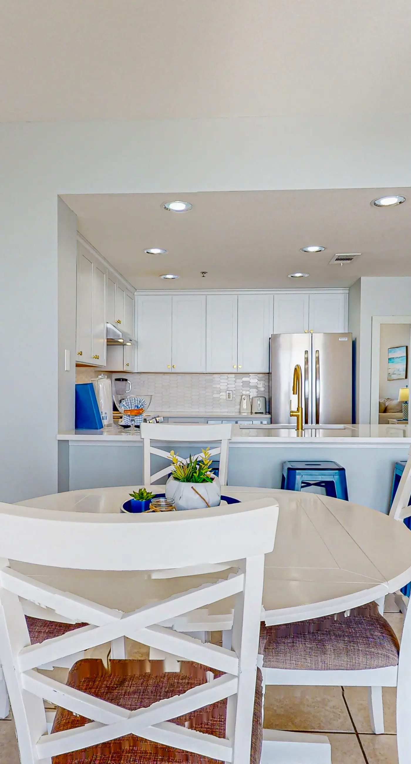 Bright, Gulf view condo w/ balcony & shared lagoon pool/gym - steps to beach