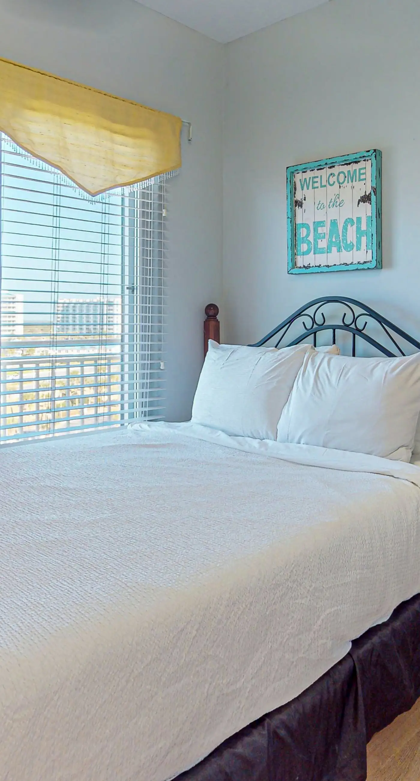 Bright, Gulf view condo w/ balcony & shared lagoon pool/gym - steps to beach
