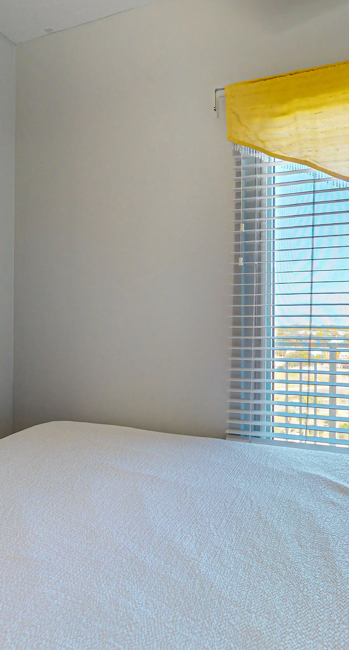 Bright, Gulf view condo w/ balcony & shared lagoon pool/gym - steps to beach