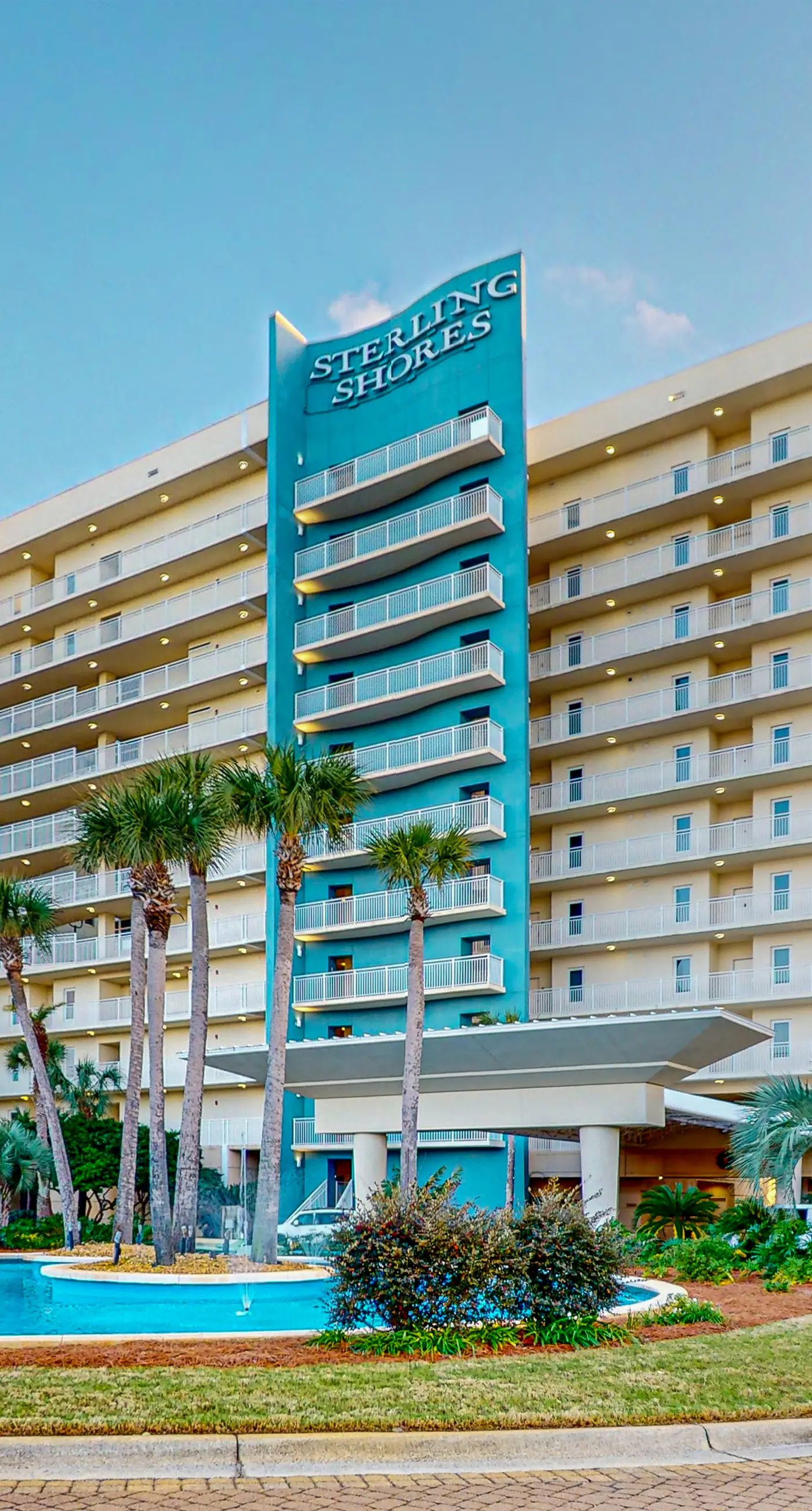 Bright, Gulf view condo w/ balcony & shared lagoon pool/gym - steps to beach