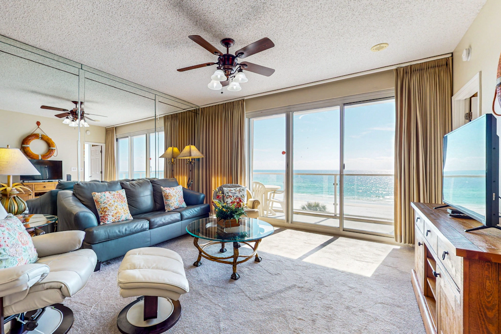 Relaxing, gulf-view condo with pool, fitness room & beach access