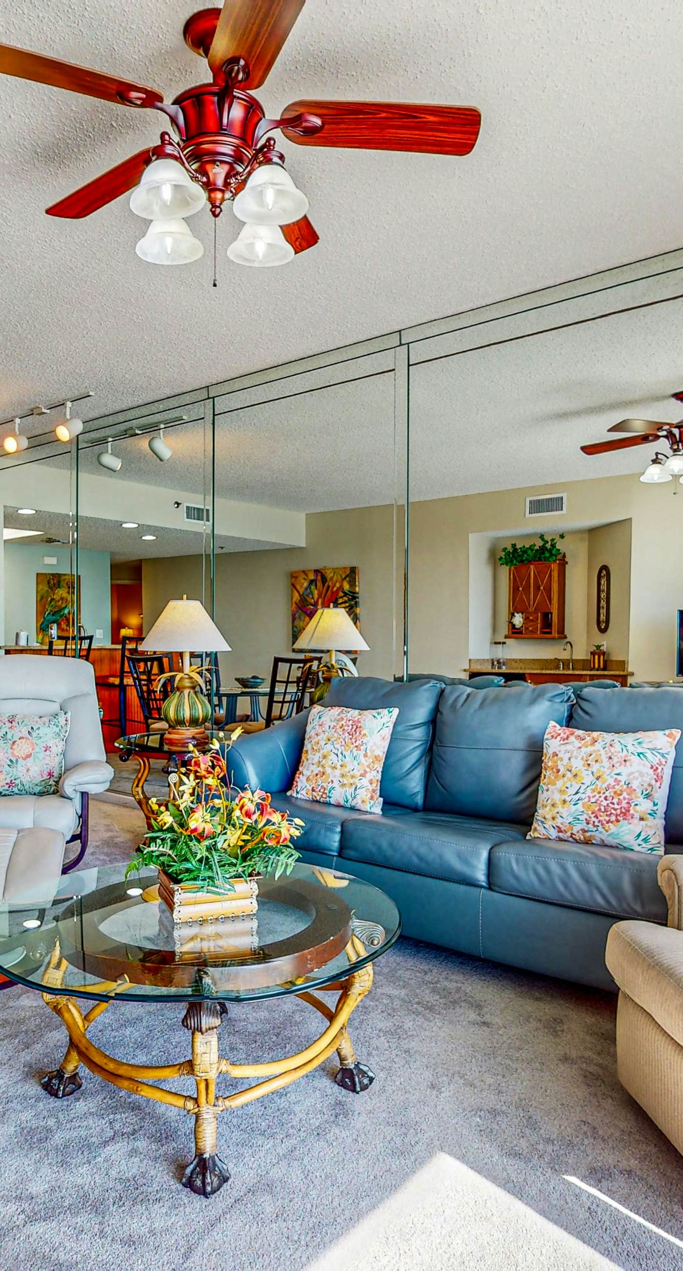 Relaxing, gulf-view condo with pool, fitness room & beach access