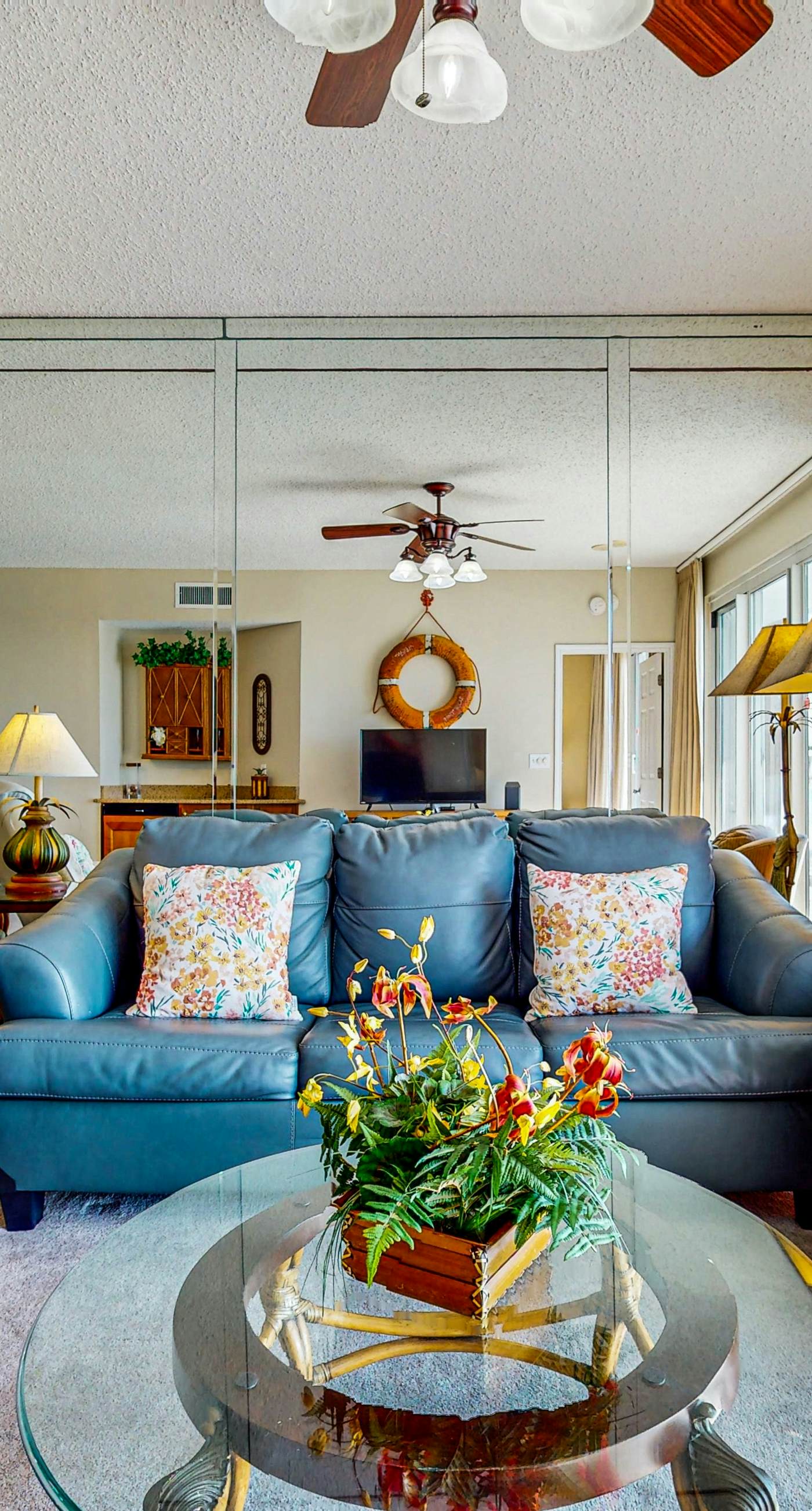 Relaxing, gulf-view condo with pool, fitness room & beach access