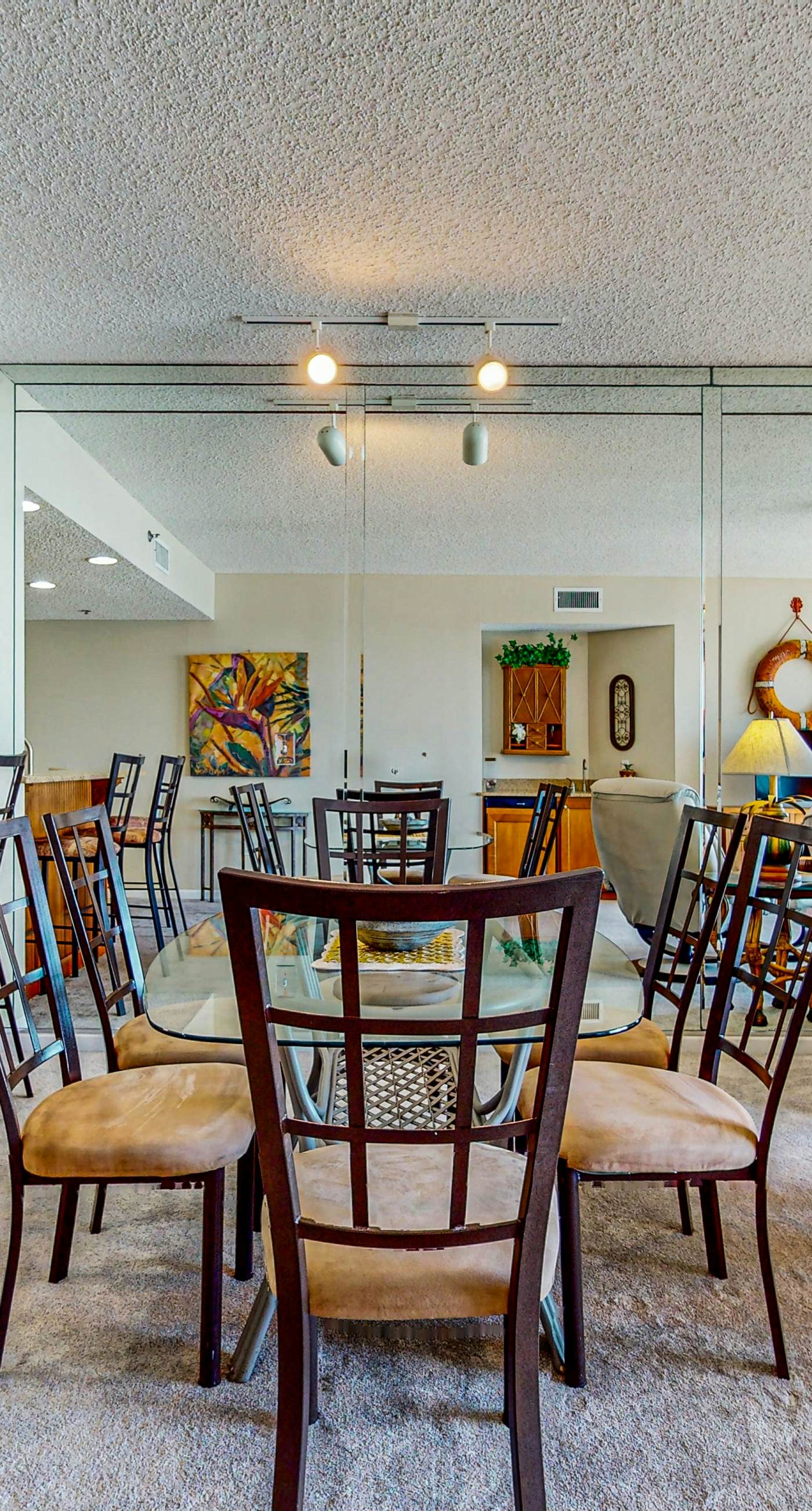 Relaxing, gulf-view condo with pool, fitness room & beach access