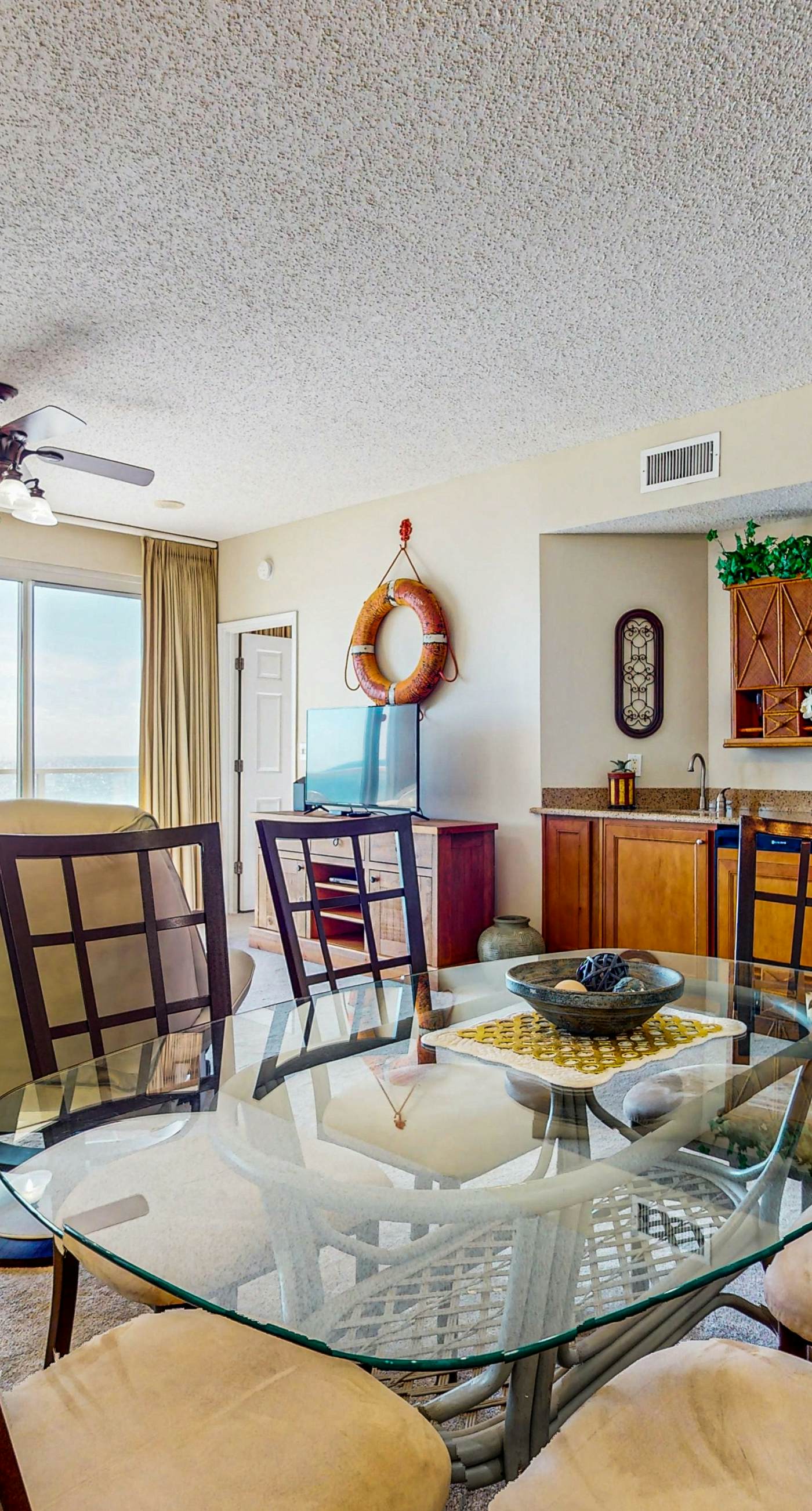 Relaxing, gulf-view condo with pool, fitness room & beach access