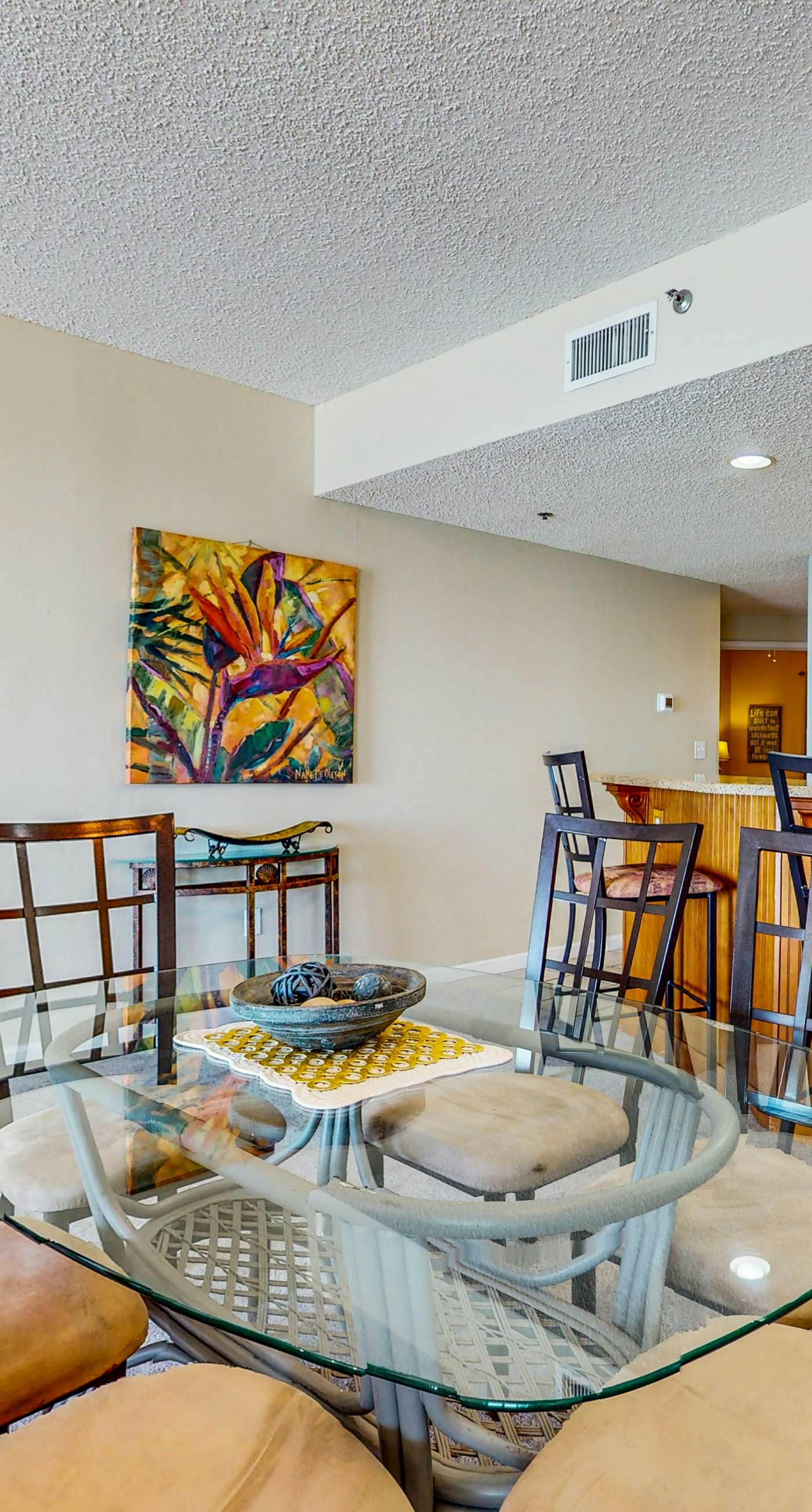 Relaxing, gulf-view condo with pool, fitness room & beach access