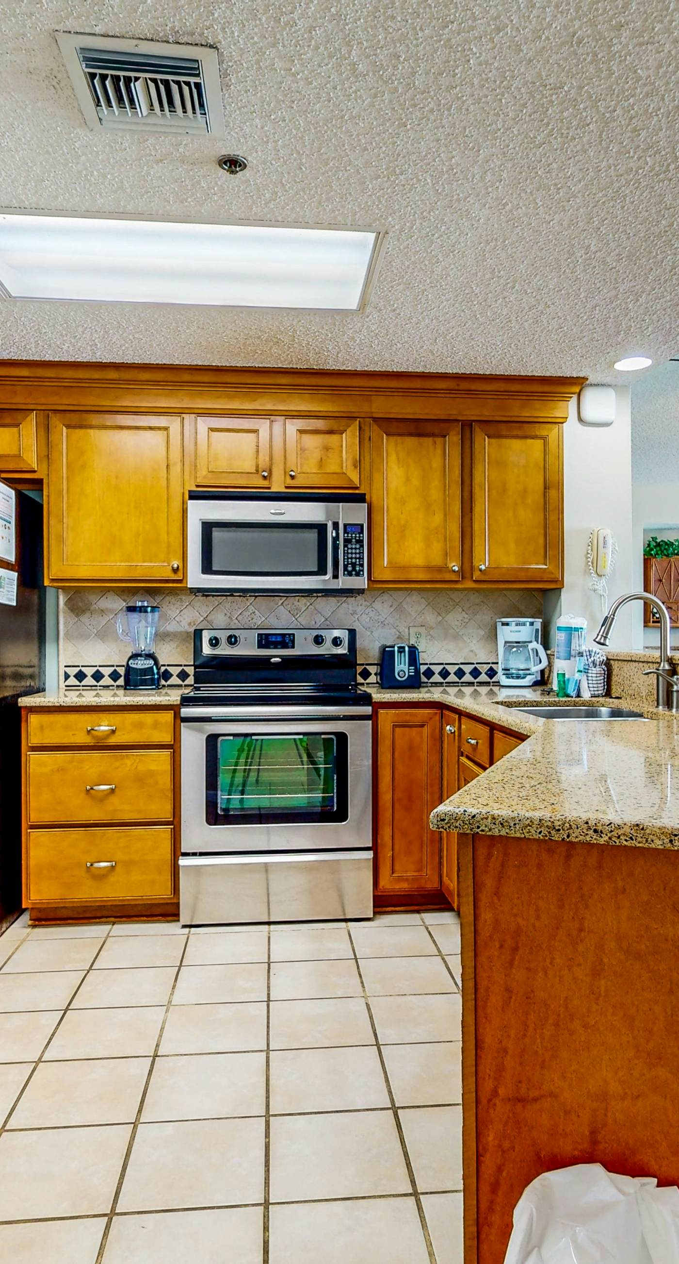 Relaxing, gulf-view condo with pool, fitness room & beach access